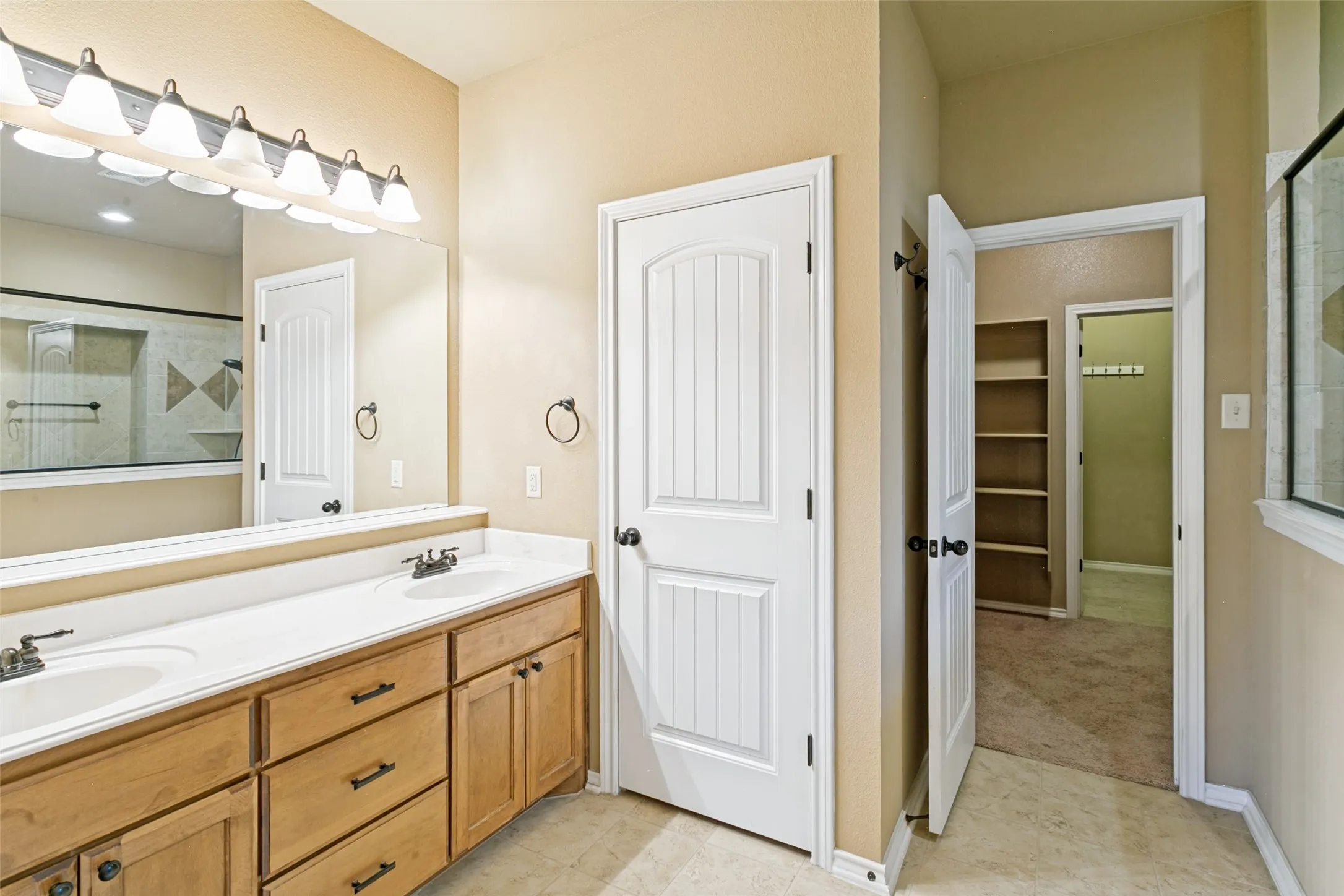Dual sinks, walk in closet, separate shower, toilet room
