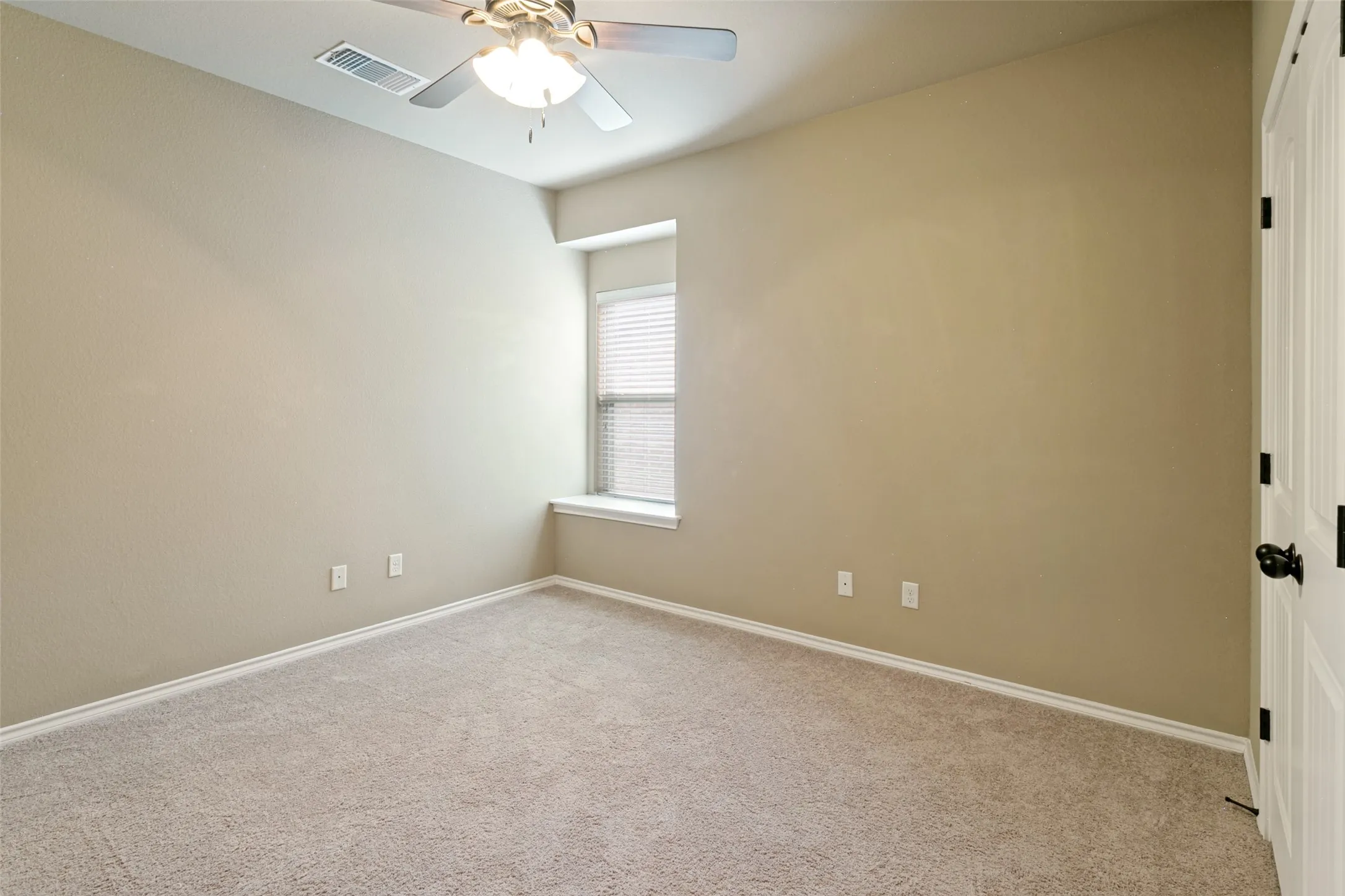 Single Family Residence For Sale in Johnson County , 308 Pecos Drive, Burleson, Texas 76028, 4 Bedroom, 3 Bathroom, 3 Garage spaces, 2,375 Sqft, built in 2013, mls#21368833, Real Estate Agent in Burleson, Homes For Sale in Johnson county, Homes For Sale in Burleson, Realtor in Burleson Texas, Real Estate Brokerage Independent Realty Texas, Luminita Cordes Realtor