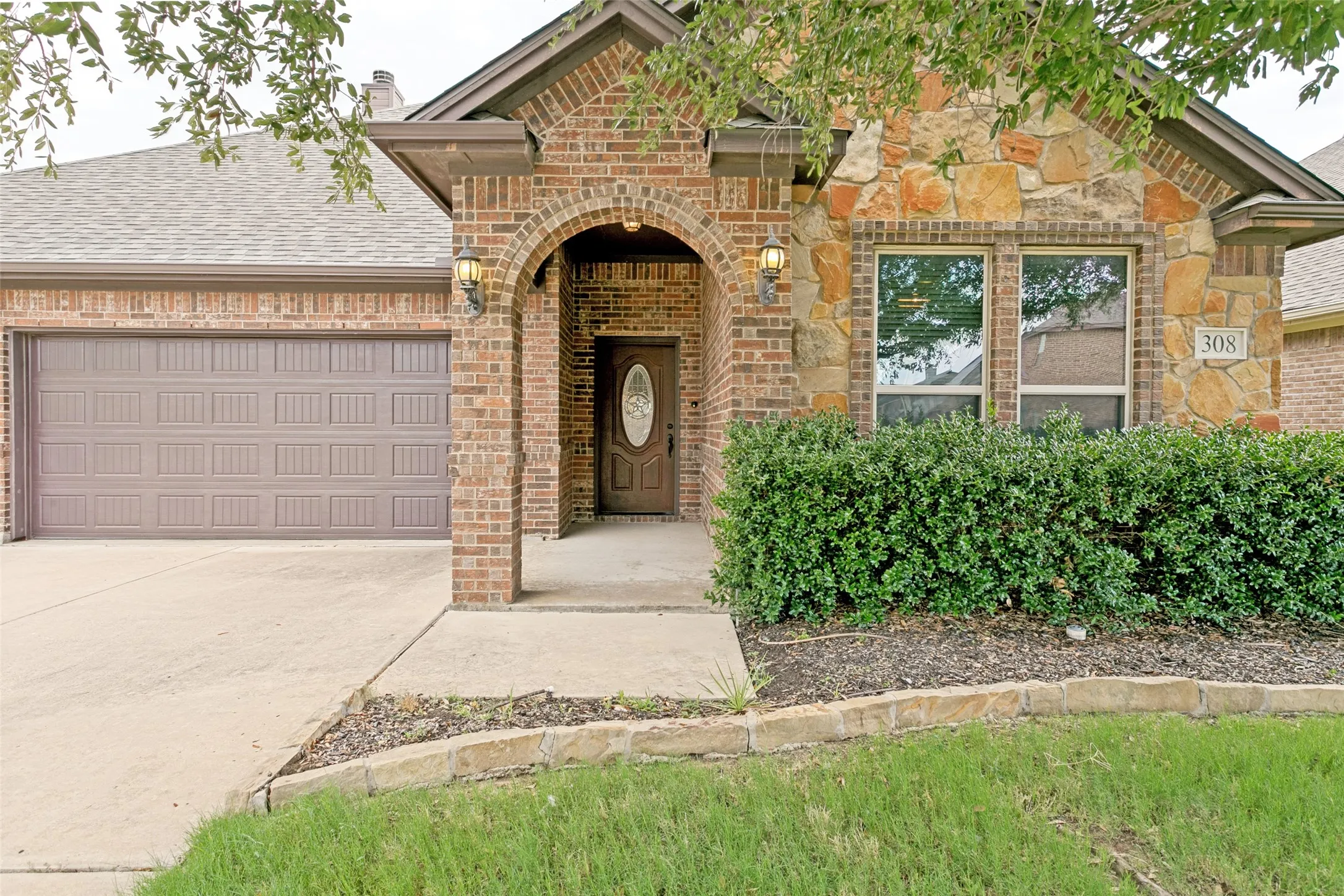 Single Family Residence For Sale in Johnson County , 308 Pecos Drive, Burleson, Texas 76028, 4 Bedroom, 3 Bathroom, 3 Garage spaces, 2,375 Sqft, built in 2013, mls#21368833, Real Estate Agent in Burleson, Homes For Sale in Johnson county, Homes For Sale in Burleson, Realtor in Burleson Texas, Real Estate Brokerage Independent Realty Texas, Luminita Cordes Realtor
