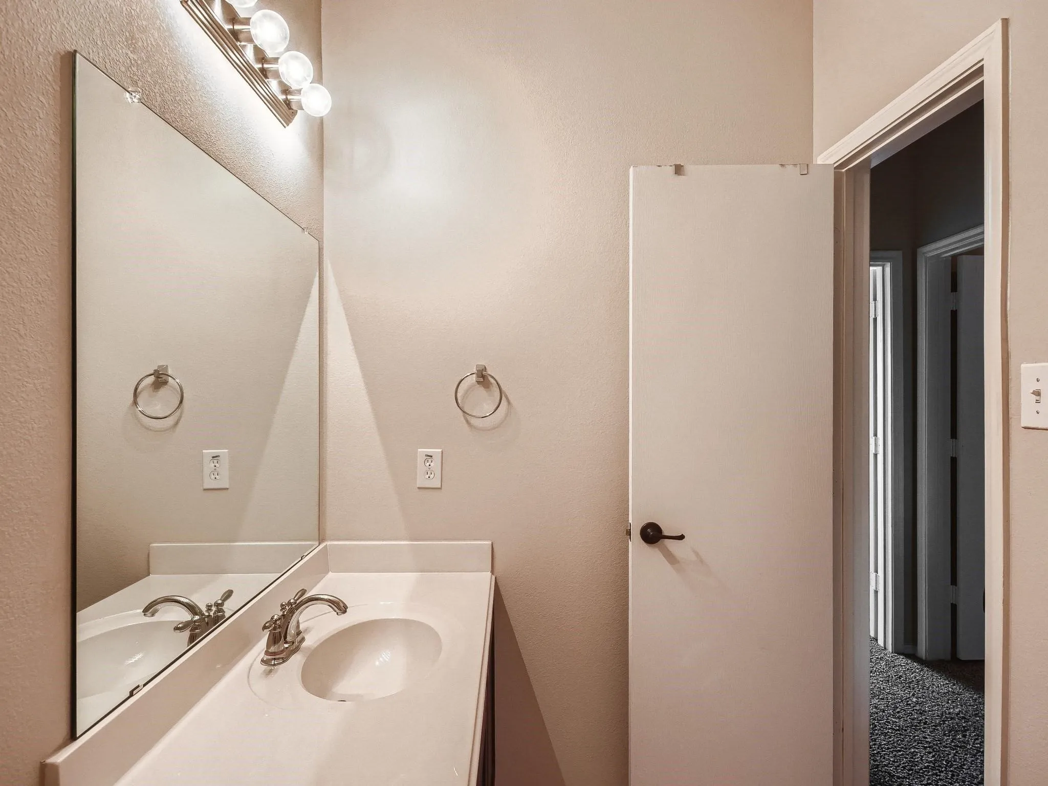Townhouse For Rent in Dallas County , 3500 Woodshire Avenue, Mesquite, Texas 75181, 3 Bedroom, 2 Bathroom, 1 Garage spaces, 1,586 Sqft, built in 2011, mls#21364210, Real Estate Agent in Mesquite, Homes For Rent in Dallas county, Homes For Rent in Mesquite, Realtor in Mesquite Texas, Real Estate Brokerage Independent Realty Texas, Luminita Cordes Realtor