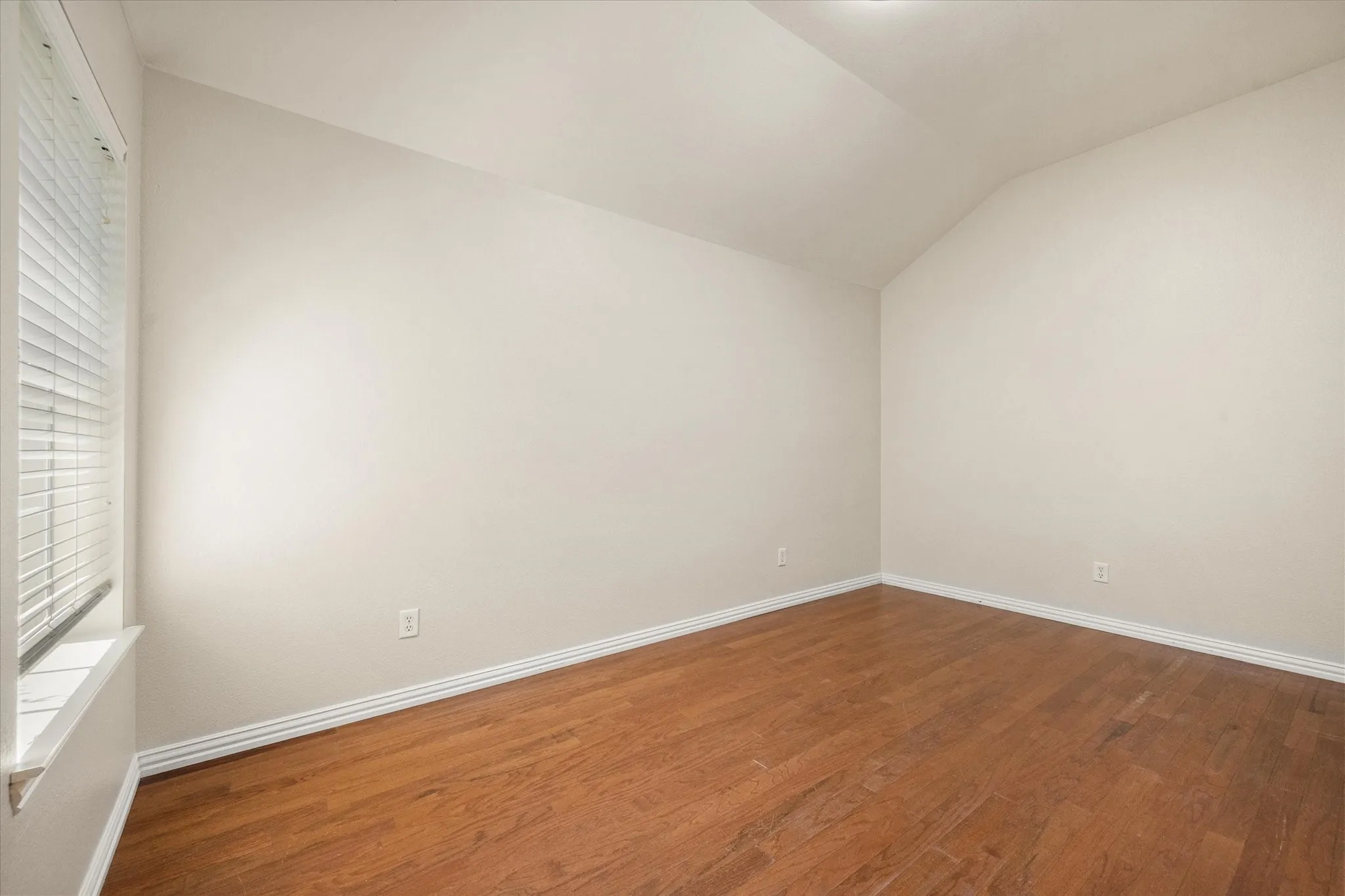 Single Family Residence For Rent in Tarrant County , 6316 Garwin Drive, Fort Worth, Texas 76132, 3 Bedroom, 2 Bathroom, 2 Garage spaces, 2,034 Sqft, built in 2002, mls#21366270, Real Estate Agent in Fort Worth, Homes For Rent in Tarrant county, Homes For Rent in Fort Worth, Realtor in Fort Worth Texas, Real Estate Brokerage Independent Realty Texas, Luminita Cordes Realtor