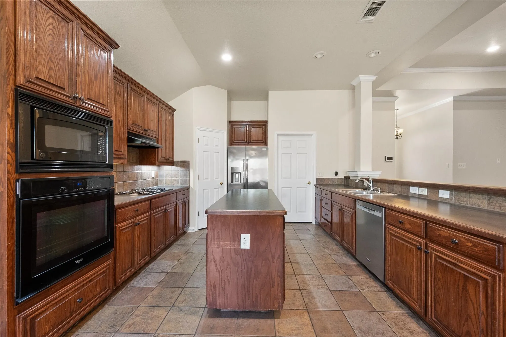 Single Family Residence For Rent in Tarrant County , 6316 Garwin Drive, Fort Worth, Texas 76132, 3 Bedroom, 2 Bathroom, 2 Garage spaces, 2,034 Sqft, built in 2002, mls#21366270, Real Estate Agent in Fort Worth, Homes For Rent in Tarrant county, Homes For Rent in Fort Worth, Realtor in Fort Worth Texas, Real Estate Brokerage Independent Realty Texas, Luminita Cordes Realtor