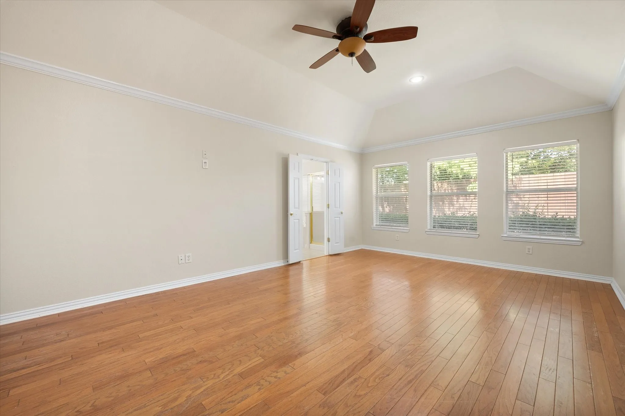 Single Family Residence For Rent in Tarrant County , 6316 Garwin Drive, Fort Worth, Texas 76132, 3 Bedroom, 2 Bathroom, 2 Garage spaces, 2,034 Sqft, built in 2002, mls#21366270, Real Estate Agent in Fort Worth, Homes For Rent in Tarrant county, Homes For Rent in Fort Worth, Realtor in Fort Worth Texas, Real Estate Brokerage Independent Realty Texas, Luminita Cordes Realtor