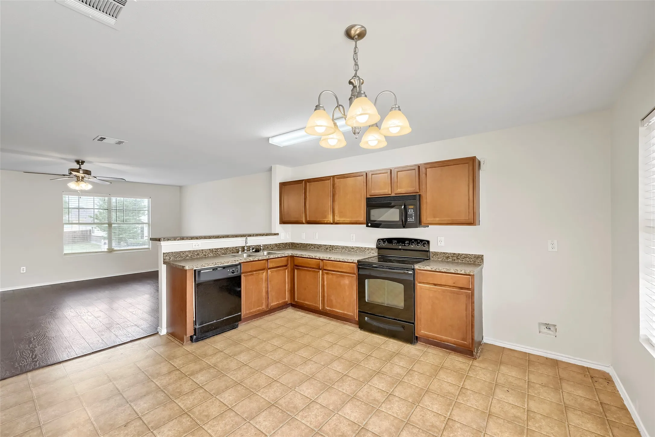 Single Family Residence For Sale in Tarrant County , 2916 Early Fawn Court, Fort Worth, Texas 76108, 3 Bedroom, 2 Bathroom, 2 Garage spaces, 1,552 Sqft, built in 2008, mls#21365607, Real Estate Agent in Fort Worth, Homes For Sale in Tarrant county, Homes For Sale in Fort Worth, Realtor in Fort Worth Texas, Real Estate Brokerage Independent Realty Texas, Luminita Cordes Realtor