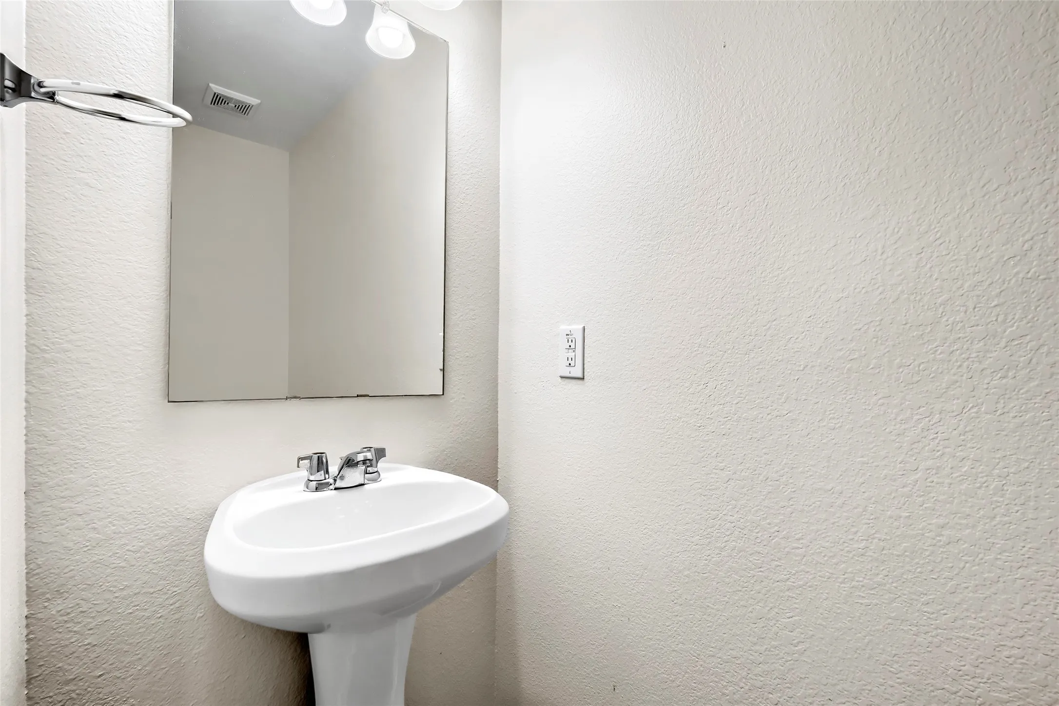 Single Family Residence For Sale in Tarrant County , 2916 Early Fawn Court, Fort Worth, Texas 76108, 3 Bedroom, 2 Bathroom, 2 Garage spaces, 1,552 Sqft, built in 2008, mls#21365607, Real Estate Agent in Fort Worth, Homes For Sale in Tarrant county, Homes For Sale in Fort Worth, Realtor in Fort Worth Texas, Real Estate Brokerage Independent Realty Texas, Luminita Cordes Realtor