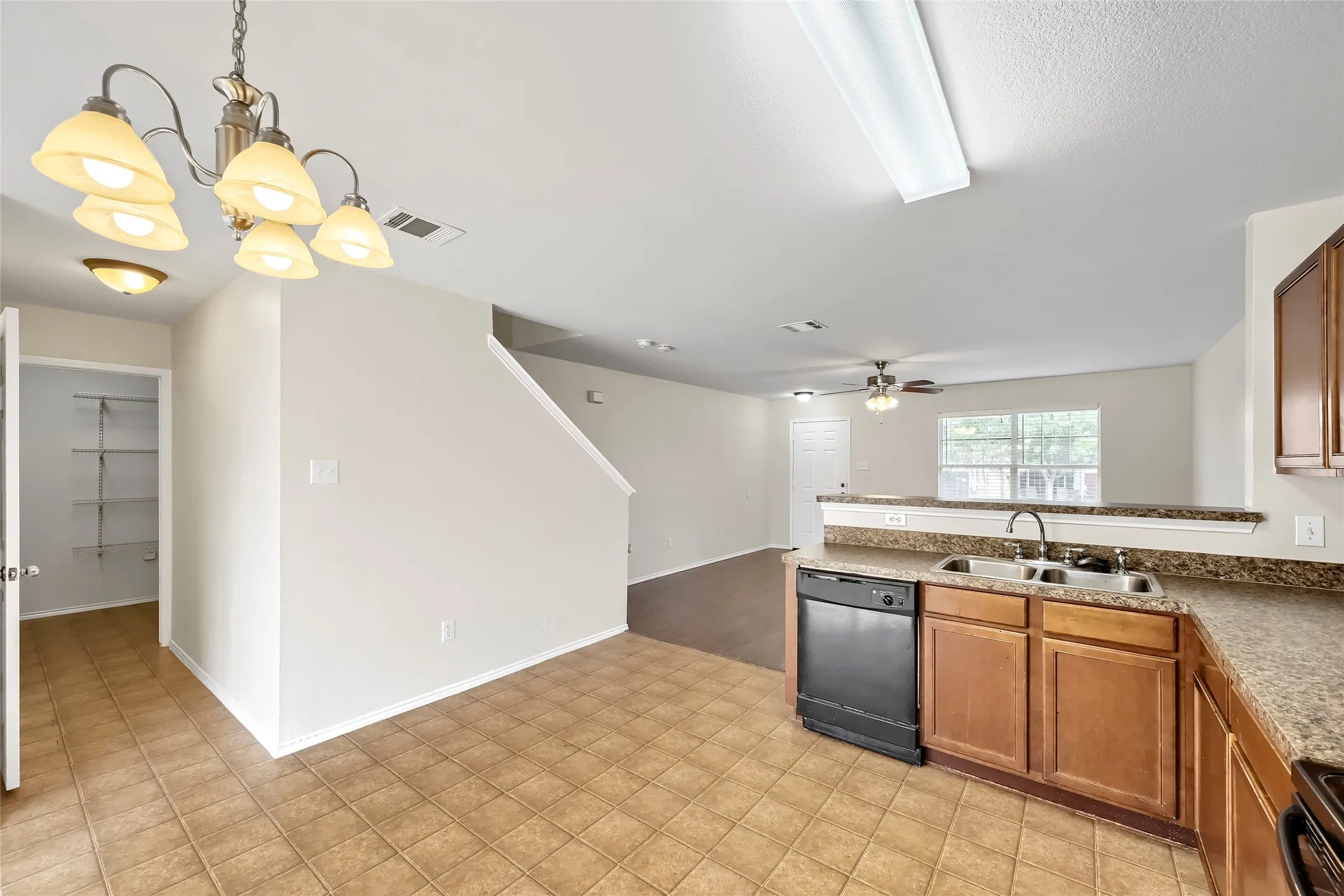 Single Family Residence For Sale in Tarrant County , 2916 Early Fawn Court, Fort Worth, Texas 76108, 3 Bedroom, 2 Bathroom, 2 Garage spaces, 1,552 Sqft, built in 2008, mls#21365607, Real Estate Agent in Fort Worth, Homes For Sale in Tarrant county, Homes For Sale in Fort Worth, Realtor in Fort Worth Texas, Real Estate Brokerage Independent Realty Texas, Luminita Cordes Realtor