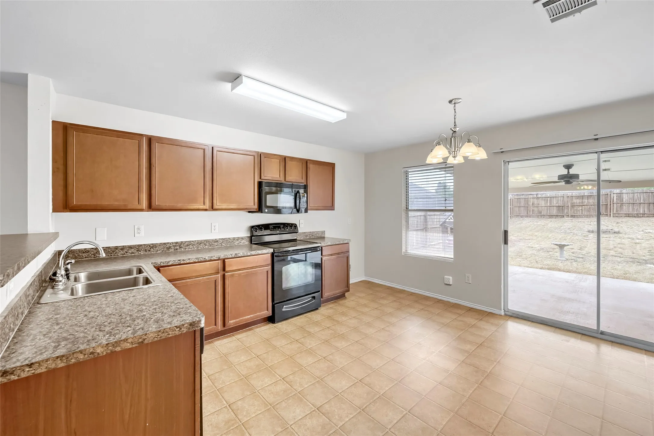 Single Family Residence For Sale in Tarrant County , 2916 Early Fawn Court, Fort Worth, Texas 76108, 3 Bedroom, 2 Bathroom, 2 Garage spaces, 1,552 Sqft, built in 2008, mls#21365607, Real Estate Agent in Fort Worth, Homes For Sale in Tarrant county, Homes For Sale in Fort Worth, Realtor in Fort Worth Texas, Real Estate Brokerage Independent Realty Texas, Luminita Cordes Realtor