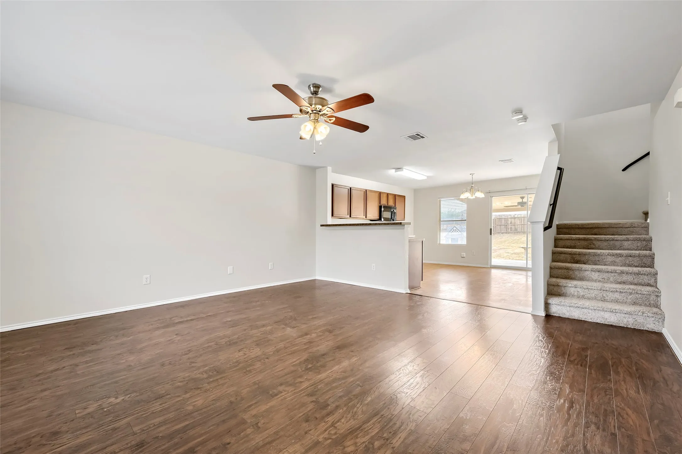 Single Family Residence For Sale in Tarrant County , 2916 Early Fawn Court, Fort Worth, Texas 76108, 3 Bedroom, 2 Bathroom, 2 Garage spaces, 1,552 Sqft, built in 2008, mls#21365607, Real Estate Agent in Fort Worth, Homes For Sale in Tarrant county, Homes For Sale in Fort Worth, Realtor in Fort Worth Texas, Real Estate Brokerage Independent Realty Texas, Luminita Cordes Realtor