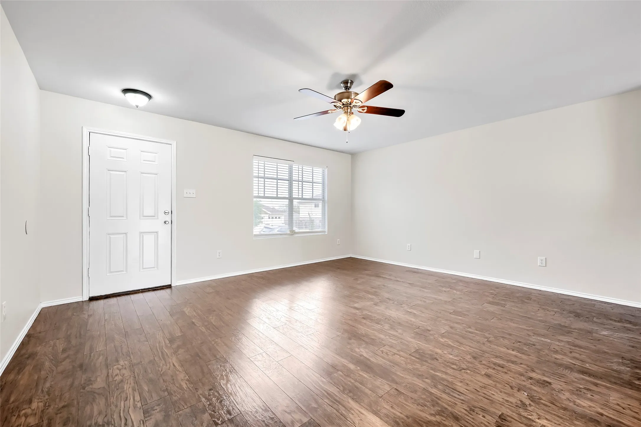 Single Family Residence For Sale in Tarrant County , 2916 Early Fawn Court, Fort Worth, Texas 76108, 3 Bedroom, 2 Bathroom, 2 Garage spaces, 1,552 Sqft, built in 2008, mls#21365607, Real Estate Agent in Fort Worth, Homes For Sale in Tarrant county, Homes For Sale in Fort Worth, Realtor in Fort Worth Texas, Real Estate Brokerage Independent Realty Texas, Luminita Cordes Realtor