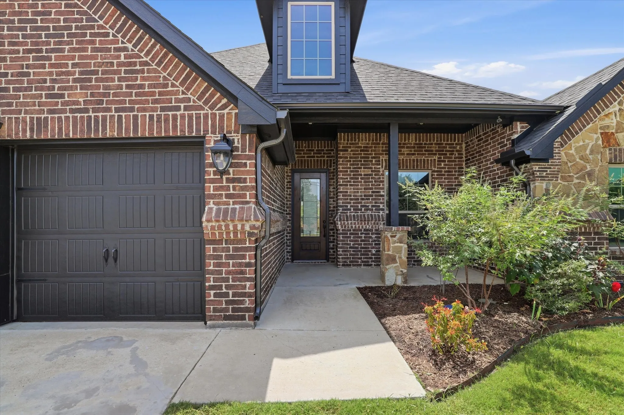 Single Family Residence For Sale in Denton County , 715 La Paloma Road, Sanger, Texas 76266, 3 Bedroom, 2 Bathroom, 2 Garage spaces, 2,279 Sqft, built in 2016, mls#21368402, Real Estate Agent in Sanger, Homes For Sale in Denton county, Homes For Sale in Sanger, Realtor in Sanger Texas, Real Estate Brokerage Independent Realty Texas, Luminita Cordes Realtor