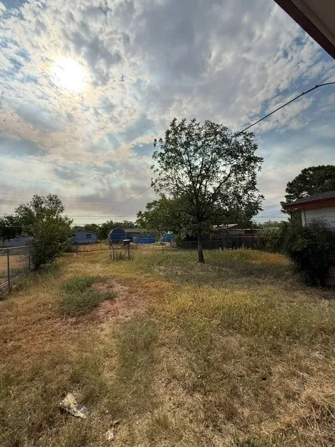 Single Family Residence For Rent in Taylor County , 917 N Danville Drive, Abilene, Texas 79603, 3 Bedroom, 1 Bathroom, 1 Garage spaces, 991 Sqft, built in 1958, mls#21368845, Real Estate Agent in Abilene, Homes For Rent in Taylor county, Homes For Rent in Abilene, Realtor in Abilene Texas, Real Estate Brokerage Independent Realty Texas, Luminita Cordes Realtor