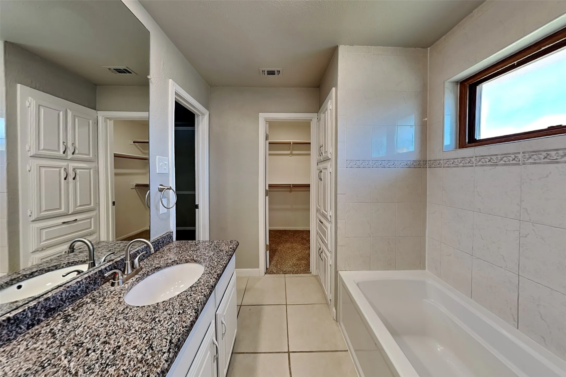 Single Family Residence For Rent in Denton County , 1733 Brighton Drive, Carrollton, Texas 75007, 4 Bedroom, 2 Bathroom, 2 Garage spaces, 2,008 Sqft, built in 1983, mls#21368816, Real Estate Agent in Carrollton, Homes For Rent in Denton county, Homes For Rent in Carrollton, Realtor in Carrollton Texas, Real Estate Brokerage Independent Realty Texas, Luminita Cordes Realtor