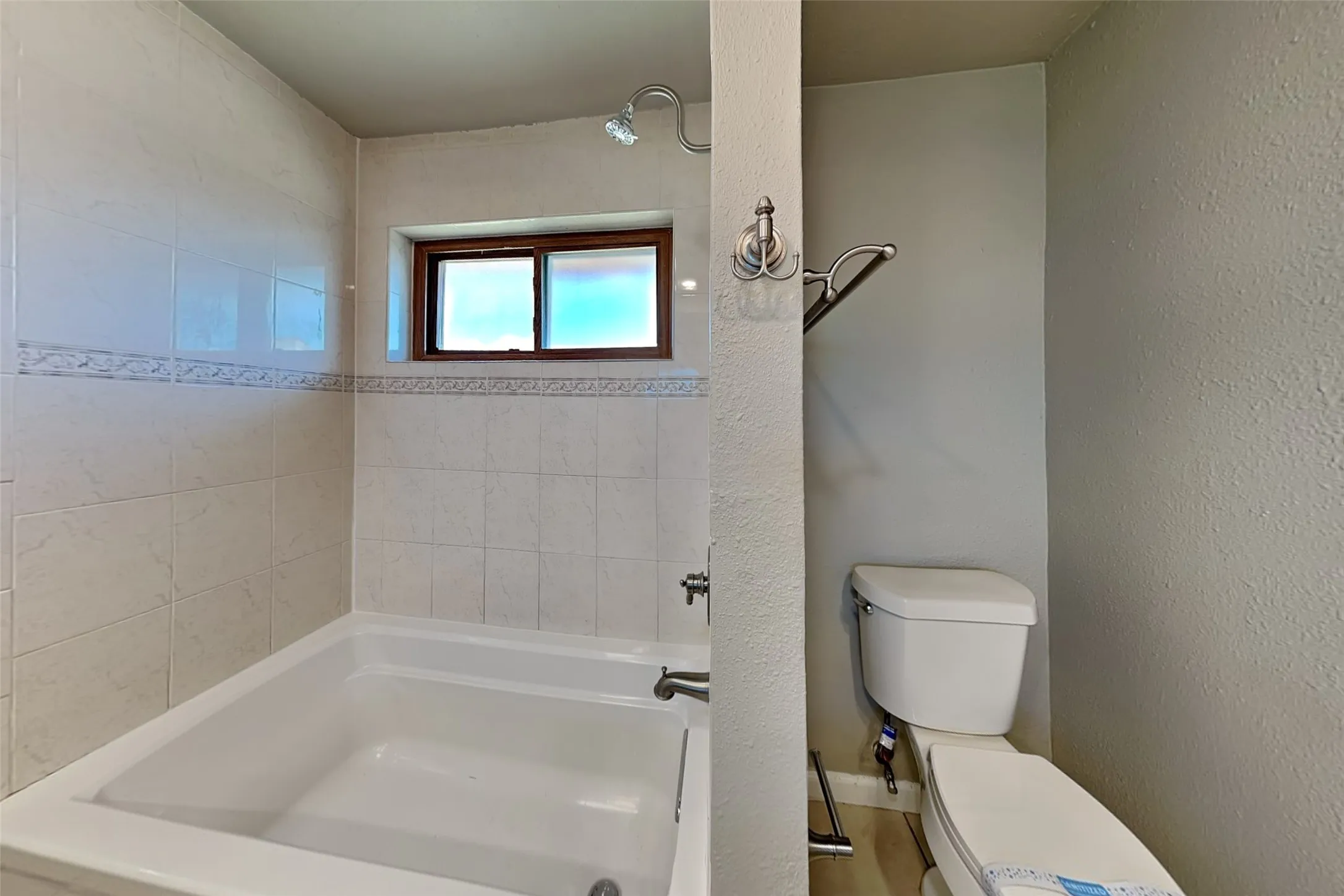 Single Family Residence For Rent in Denton County , 1733 Brighton Drive, Carrollton, Texas 75007, 4 Bedroom, 2 Bathroom, 2 Garage spaces, 2,008 Sqft, built in 1983, mls#21368816, Real Estate Agent in Carrollton, Homes For Rent in Denton county, Homes For Rent in Carrollton, Realtor in Carrollton Texas, Real Estate Brokerage Independent Realty Texas, Luminita Cordes Realtor