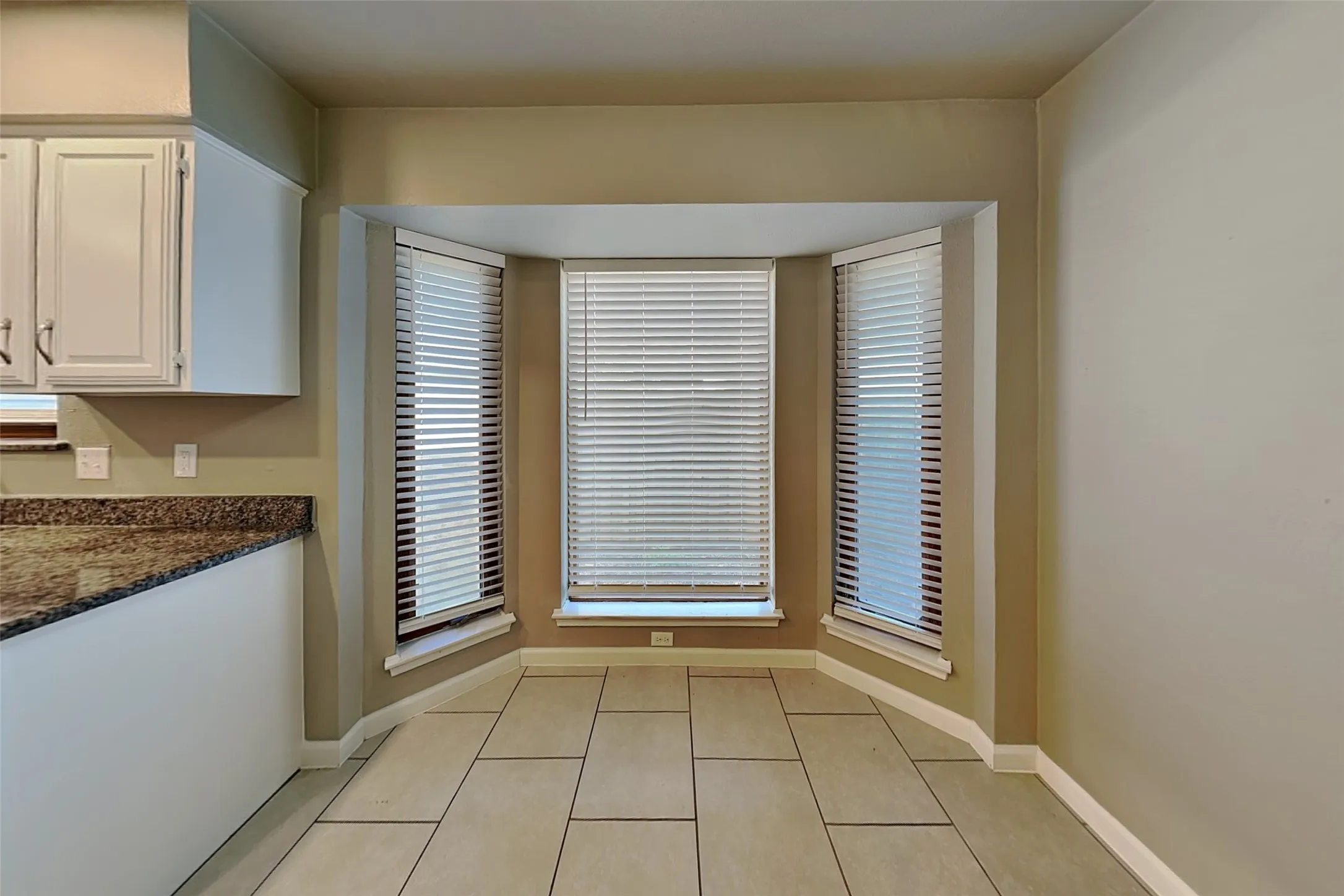 Single Family Residence For Rent in Denton County , 1733 Brighton Drive, Carrollton, Texas 75007, 4 Bedroom, 2 Bathroom, 2 Garage spaces, 2,008 Sqft, built in 1983, mls#21368816, Real Estate Agent in Carrollton, Homes For Rent in Denton county, Homes For Rent in Carrollton, Realtor in Carrollton Texas, Real Estate Brokerage Independent Realty Texas, Luminita Cordes Realtor