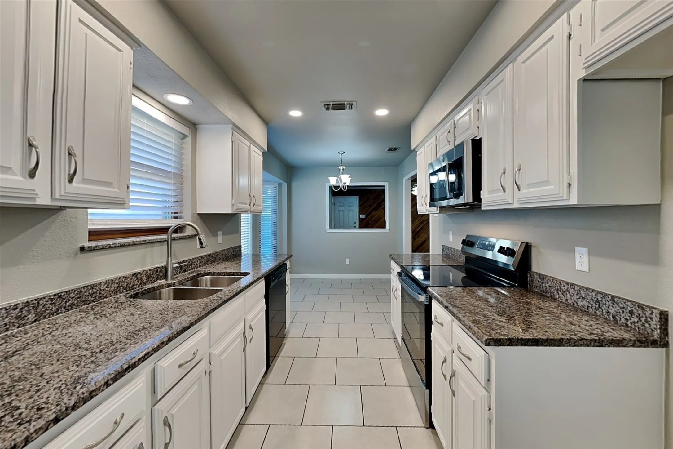 Single Family Residence For Rent in Denton County , 1733 Brighton Drive, Carrollton, Texas 75007, 4 Bedroom, 2 Bathroom, 2 Garage spaces, 2,008 Sqft, built in 1983, mls#21368816, Real Estate Agent in Carrollton, Homes For Rent in Denton county, Homes For Rent in Carrollton, Realtor in Carrollton Texas, Real Estate Brokerage Independent Realty Texas, Luminita Cordes Realtor