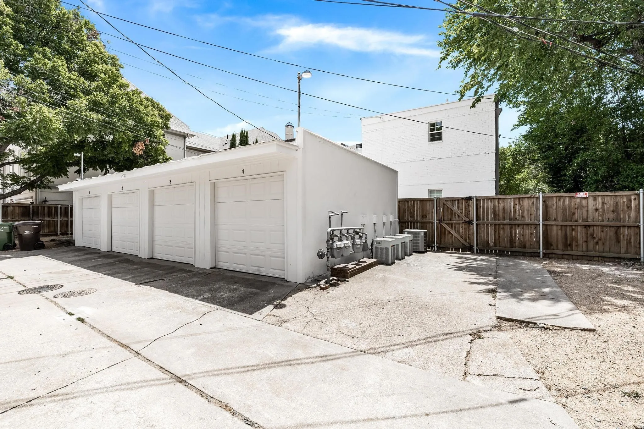 Quadruplex For Sale in Dallas County , 4538 Roland Avenue, Highland Park, Texas 75219, 8 Bedroom, 8 Bathroom, 4 Garage spaces, 0 Sqft, built in 1938, mls#21368781, Real Estate Agent in Highland Park, Homes For Sale in Dallas county, Homes For Sale in Highland Park, Realtor in Highland Park Texas, Real Estate Brokerage Independent Realty Texas, Luminita Cordes Realtor