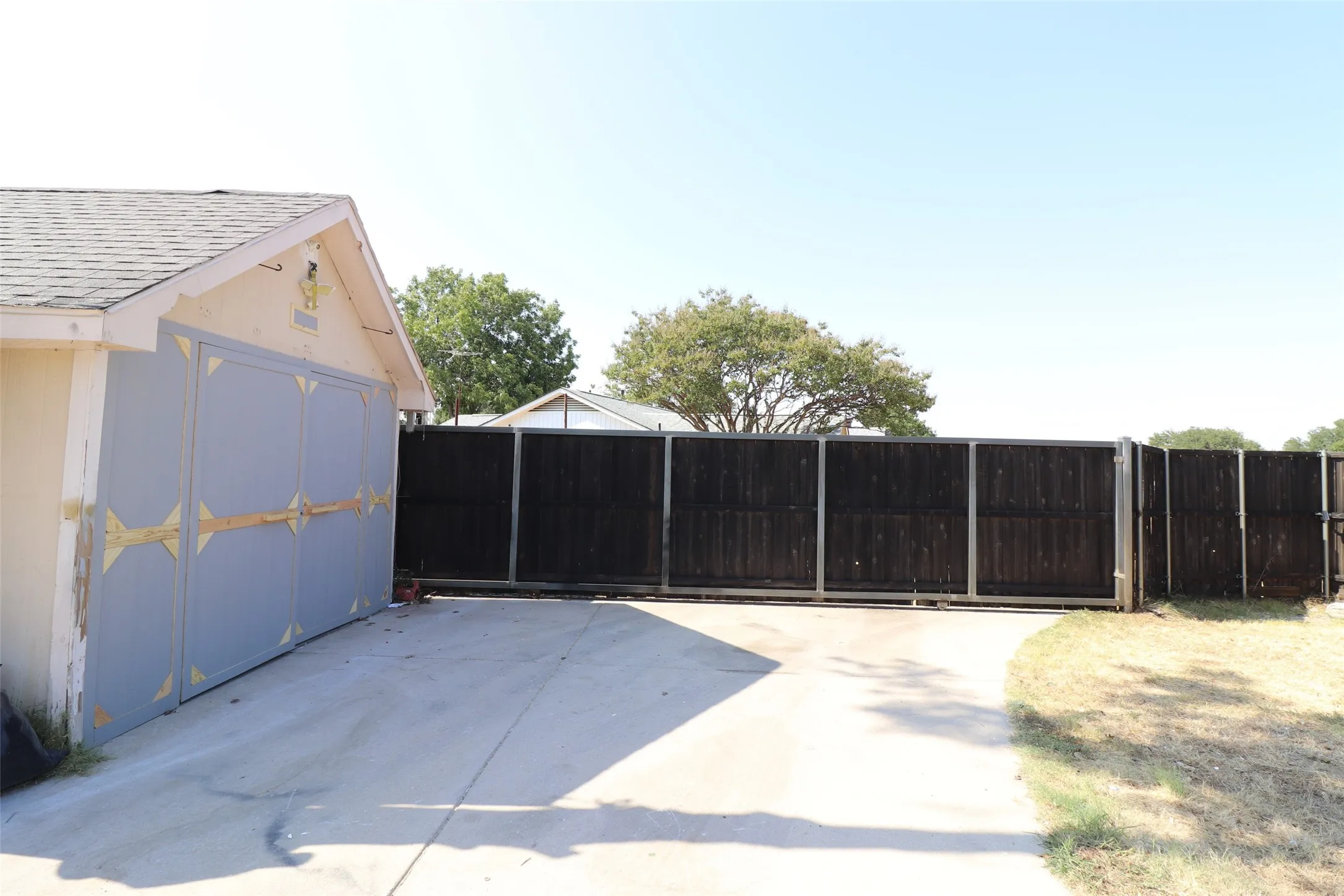 Single Family Residence For Rent in Dallas County , 1701 Running River Road, Garland, Texas 75044, 4 Bedroom, 2 Bathroom, 1 Garage spaces, 1,748 Sqft, built in 1972, mls#21366185, Real Estate Agent in Garland, Homes For Rent in Dallas county, Homes For Rent in Garland, Realtor in Garland Texas, Real Estate Brokerage Independent Realty Texas, Luminita Cordes Realtor