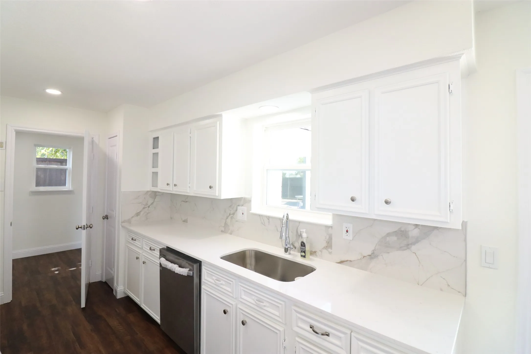 Single Family Residence For Rent in Dallas County , 1701 Running River Road, Garland, Texas 75044, 4 Bedroom, 2 Bathroom, 1 Garage spaces, 1,748 Sqft, built in 1972, mls#21366185, Real Estate Agent in Garland, Homes For Rent in Dallas county, Homes For Rent in Garland, Realtor in Garland Texas, Real Estate Brokerage Independent Realty Texas, Luminita Cordes Realtor