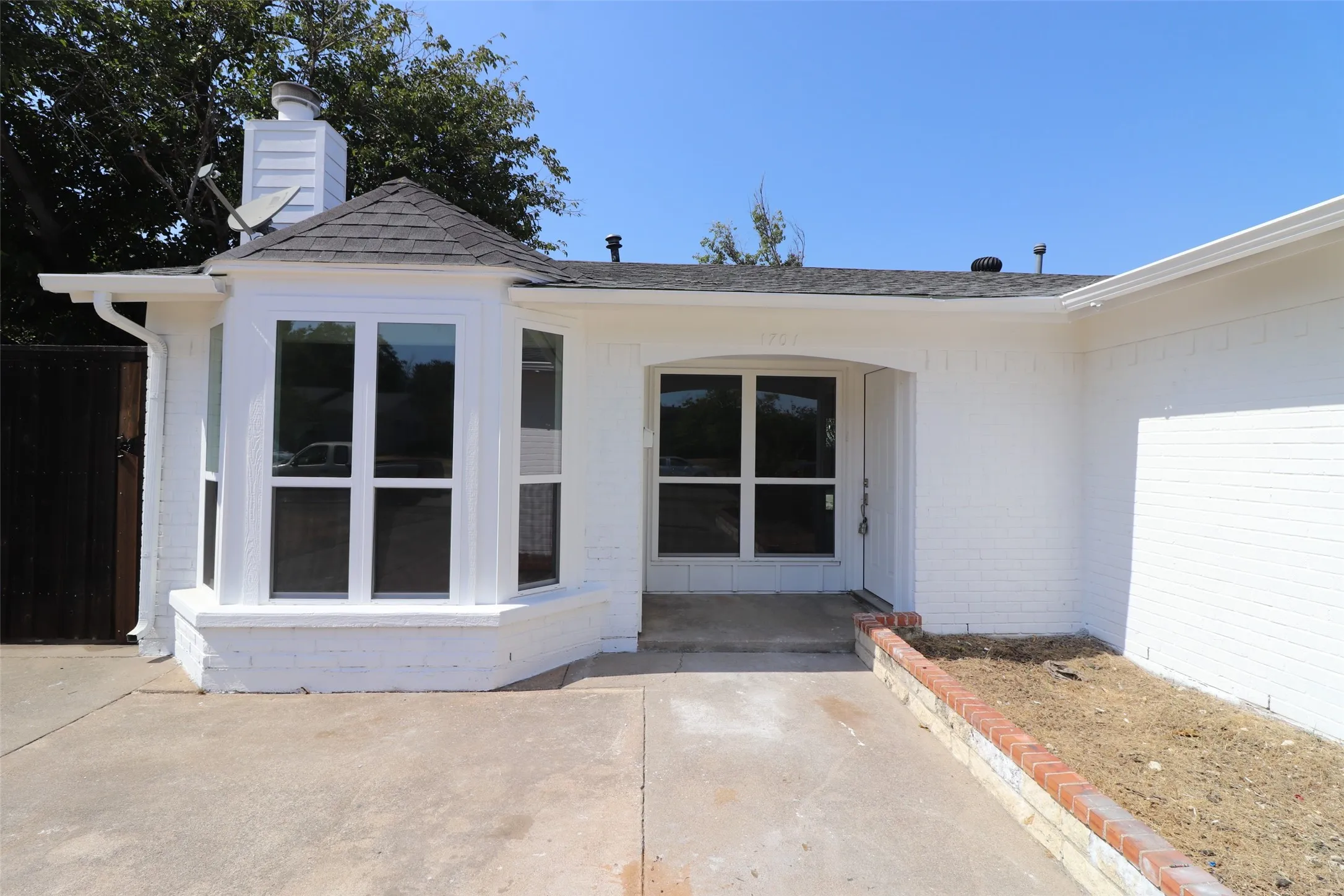 Single Family Residence For Rent in Dallas County , 1701 Running River Road, Garland, Texas 75044, 4 Bedroom, 2 Bathroom, 1 Garage spaces, 1,748 Sqft, built in 1972, mls#21366185, Real Estate Agent in Garland, Homes For Rent in Dallas county, Homes For Rent in Garland, Realtor in Garland Texas, Real Estate Brokerage Independent Realty Texas, Luminita Cordes Realtor