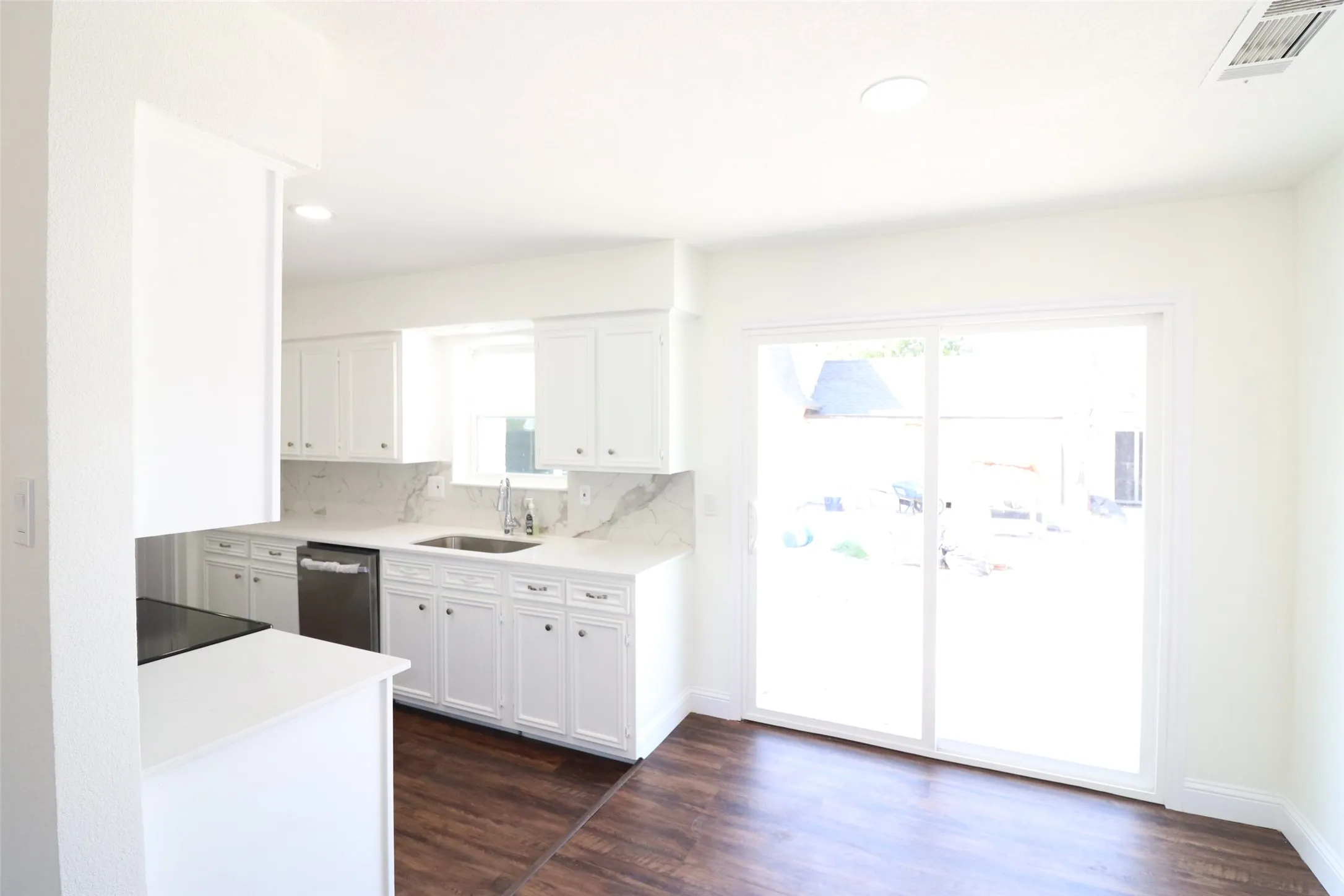 Single Family Residence For Rent in Dallas County , 1701 Running River Road, Garland, Texas 75044, 4 Bedroom, 2 Bathroom, 1 Garage spaces, 1,748 Sqft, built in 1972, mls#21366185, Real Estate Agent in Garland, Homes For Rent in Dallas county, Homes For Rent in Garland, Realtor in Garland Texas, Real Estate Brokerage Independent Realty Texas, Luminita Cordes Realtor
