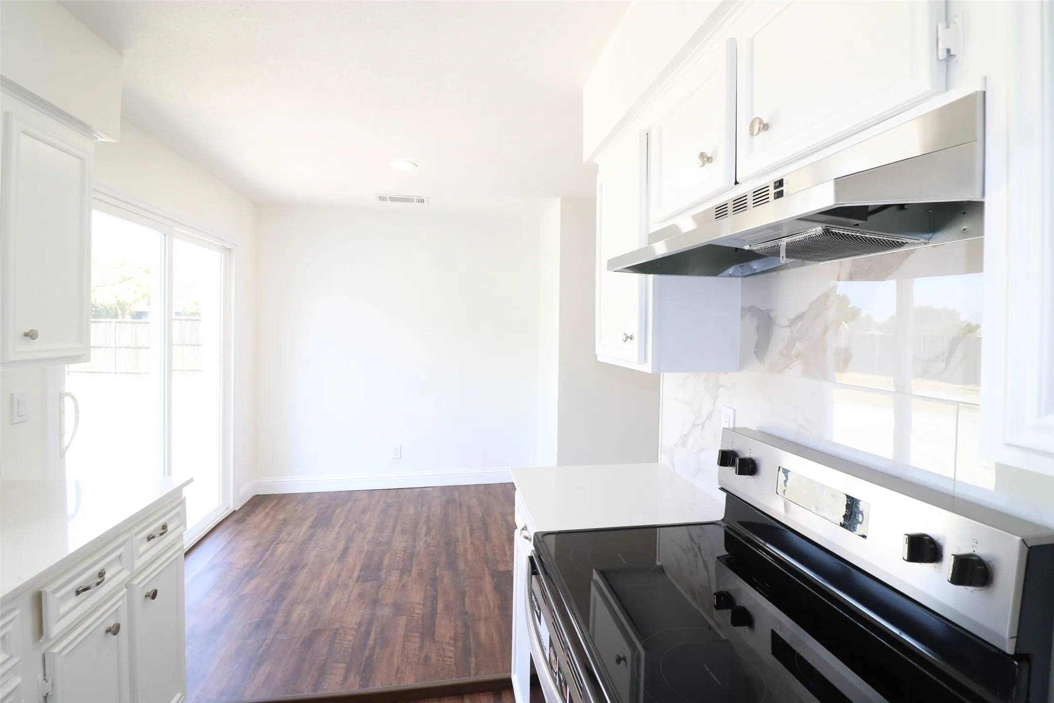 Single Family Residence For Rent in Dallas County , 1701 Running River Road, Garland, Texas 75044, 4 Bedroom, 2 Bathroom, 1 Garage spaces, 1,748 Sqft, built in 1972, mls#21366185, Real Estate Agent in Garland, Homes For Rent in Dallas county, Homes For Rent in Garland, Realtor in Garland Texas, Real Estate Brokerage Independent Realty Texas, Luminita Cordes Realtor