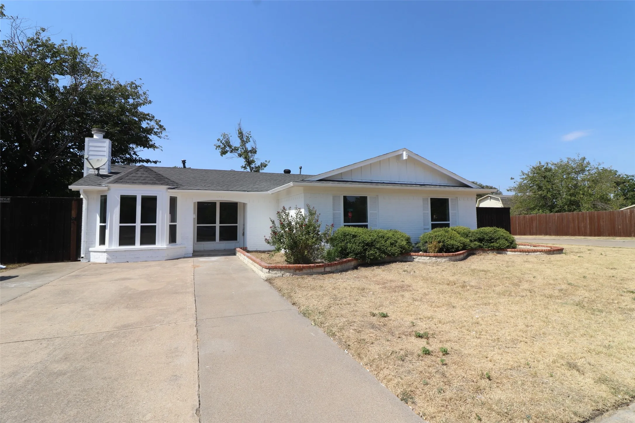 Single Family Residence For Rent in Dallas County , 1701 Running River Road, Garland, Texas 75044, 4 Bedroom, 2 Bathroom, 1 Garage spaces, 1,748 Sqft, built in 1972, mls#21366185, Real Estate Agent in Garland, Homes For Rent in Dallas county, Homes For Rent in Garland, Realtor in Garland Texas, Real Estate Brokerage Independent Realty Texas, Luminita Cordes Realtor