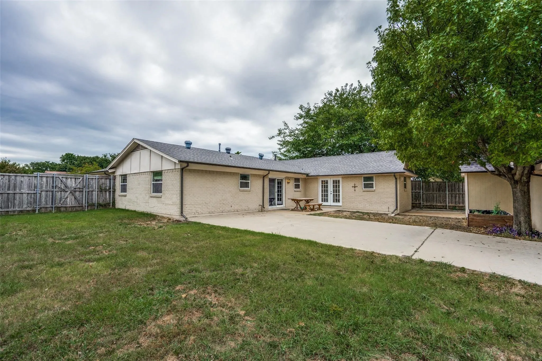Single Family Residence For Rent in Dallas County , 1701 Running River Road, Garland, Texas 75044, 4 Bedroom, 2 Bathroom, 1 Garage spaces, 1,748 Sqft, built in 1972, mls#21366185, Real Estate Agent in Garland, Homes For Rent in Dallas county, Homes For Rent in Garland, Realtor in Garland Texas, Real Estate Brokerage Independent Realty Texas, Luminita Cordes Realtor