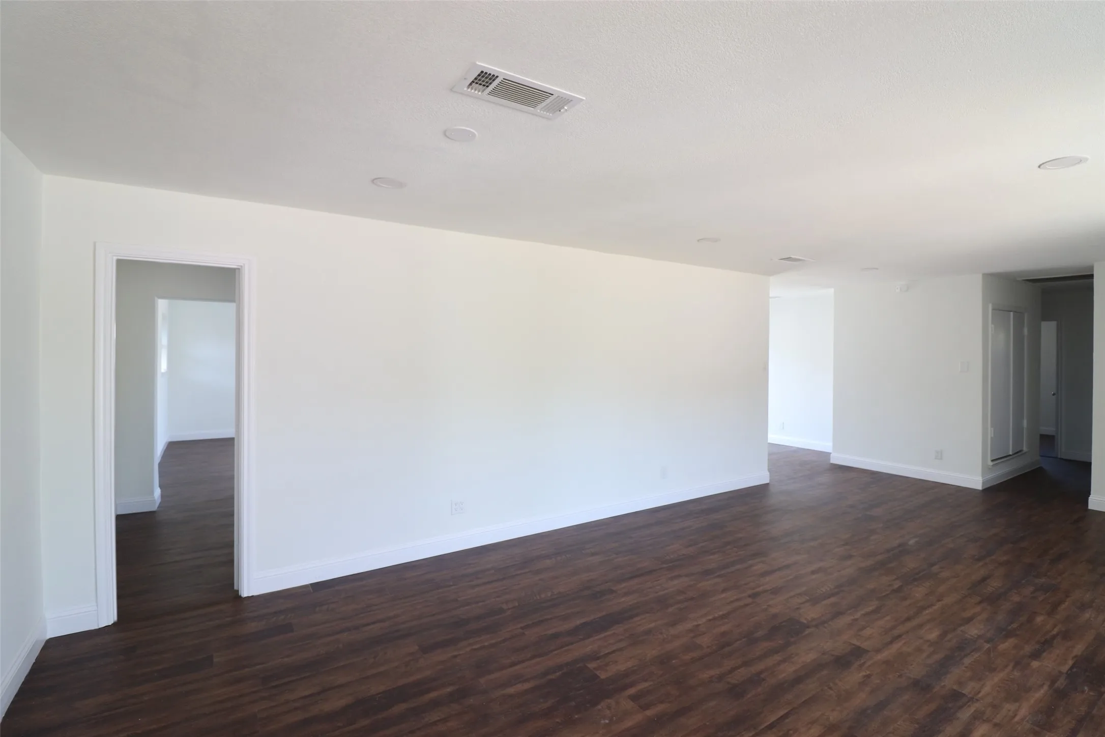 Single Family Residence For Rent in Dallas County , 1701 Running River Road, Garland, Texas 75044, 4 Bedroom, 2 Bathroom, 1 Garage spaces, 1,748 Sqft, built in 1972, mls#21366185, Real Estate Agent in Garland, Homes For Rent in Dallas county, Homes For Rent in Garland, Realtor in Garland Texas, Real Estate Brokerage Independent Realty Texas, Luminita Cordes Realtor