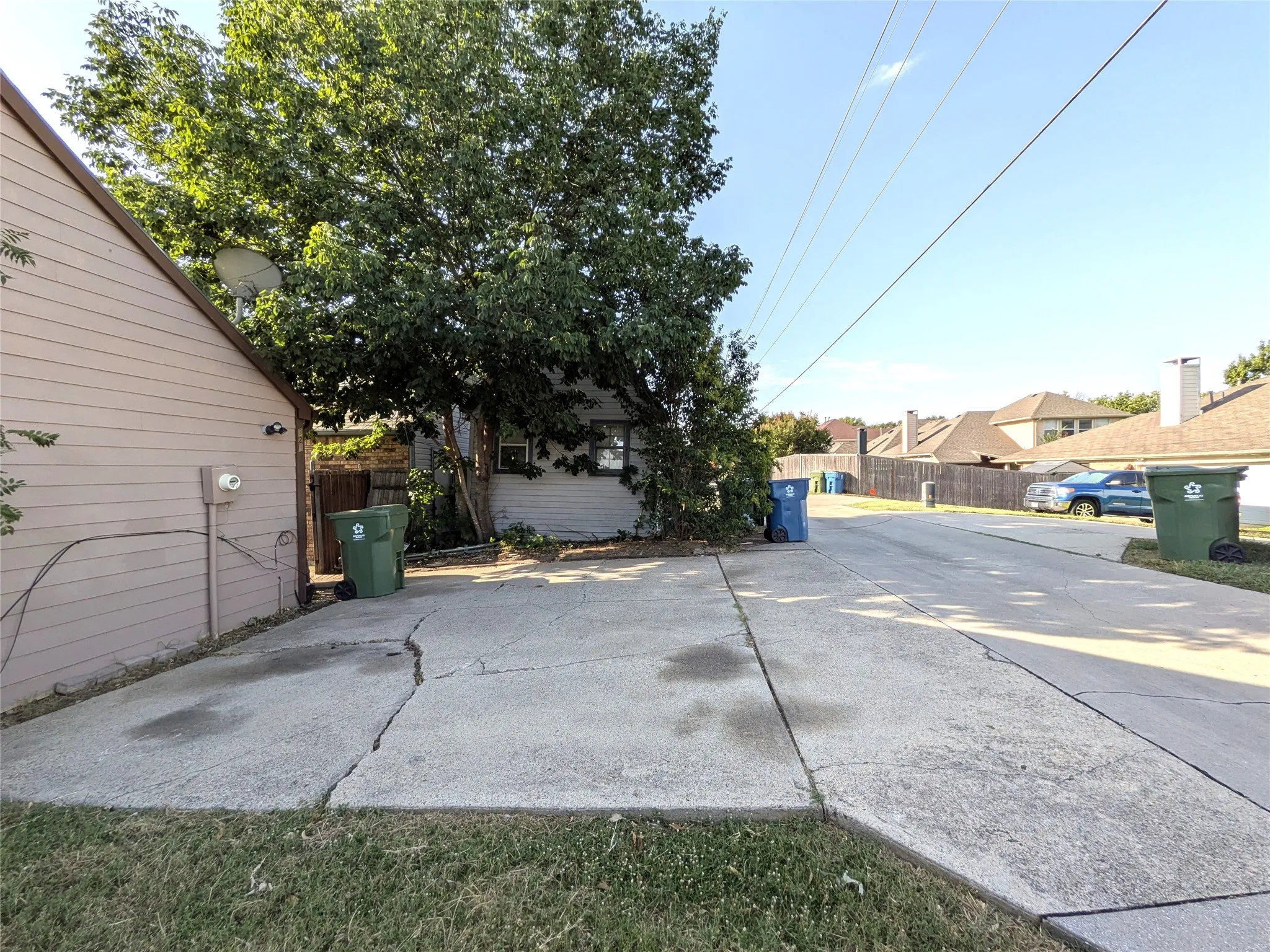 Single Family Residence For Rent in Denton County , 323 Teakwood Lane, Lewisville, Texas 75067, 3 Bedroom, 2 Bathroom, Garage spaces, 1,396 Sqft, built in 1983, mls#21368857, Real Estate Agent in Lewisville, Homes For Rent in Denton county, Homes For Rent in Lewisville, Realtor in Lewisville Texas, Real Estate Brokerage Independent Realty Texas, Luminita Cordes Realtor