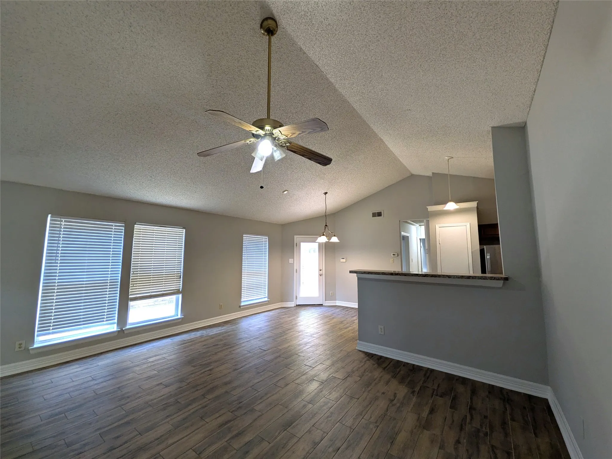 Single Family Residence For Rent in Denton County , 323 Teakwood Lane, Lewisville, Texas 75067, 3 Bedroom, 2 Bathroom, Garage spaces, 1,396 Sqft, built in 1983, mls#21368857, Real Estate Agent in Lewisville, Homes For Rent in Denton county, Homes For Rent in Lewisville, Realtor in Lewisville Texas, Real Estate Brokerage Independent Realty Texas, Luminita Cordes Realtor
