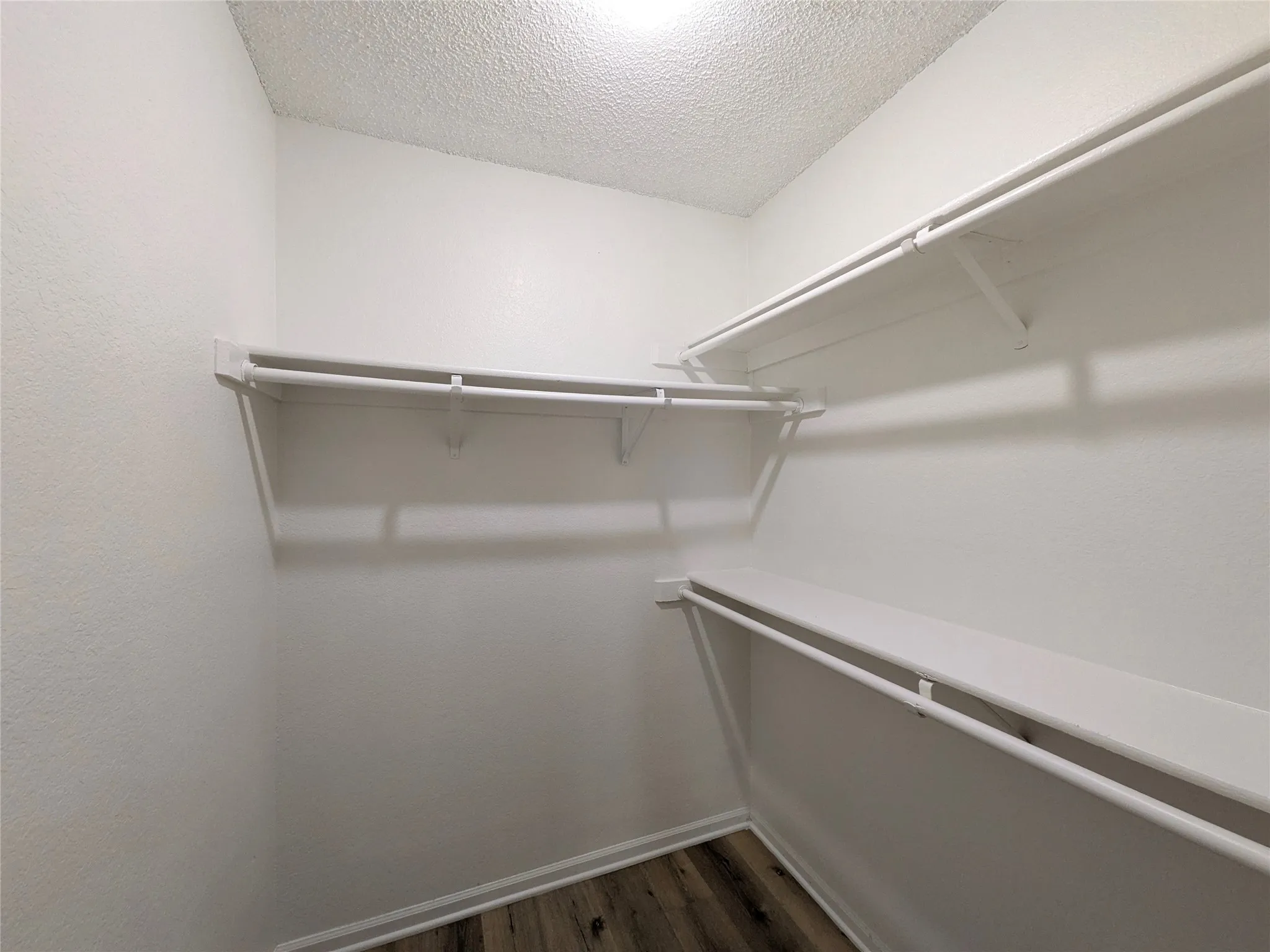 White wire shelving with integrated hanging rods