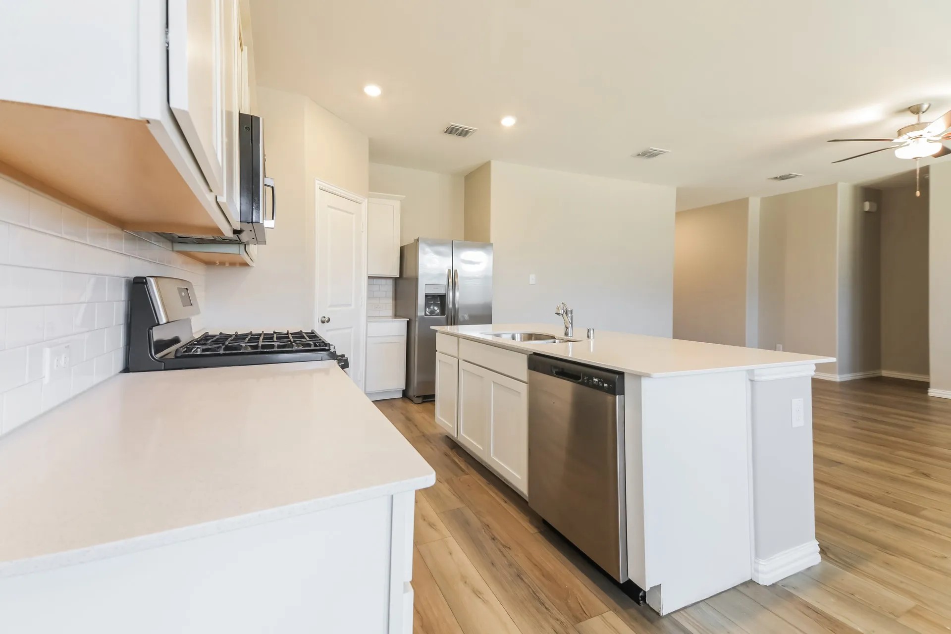 Single Family Residence For Rent in Denton County , 2324 O Keefe Drive, Little Elm, Texas 75068, 3 Bedroom, 2 Bathroom, 2 Garage spaces, 1,602 Sqft, built in 2023, mls#21368861, Real Estate Agent in Little Elm, Homes For Rent in Denton county, Homes For Rent in Little Elm, Realtor in Little Elm Texas, Real Estate Brokerage Independent Realty Texas, Luminita Cordes Realtor