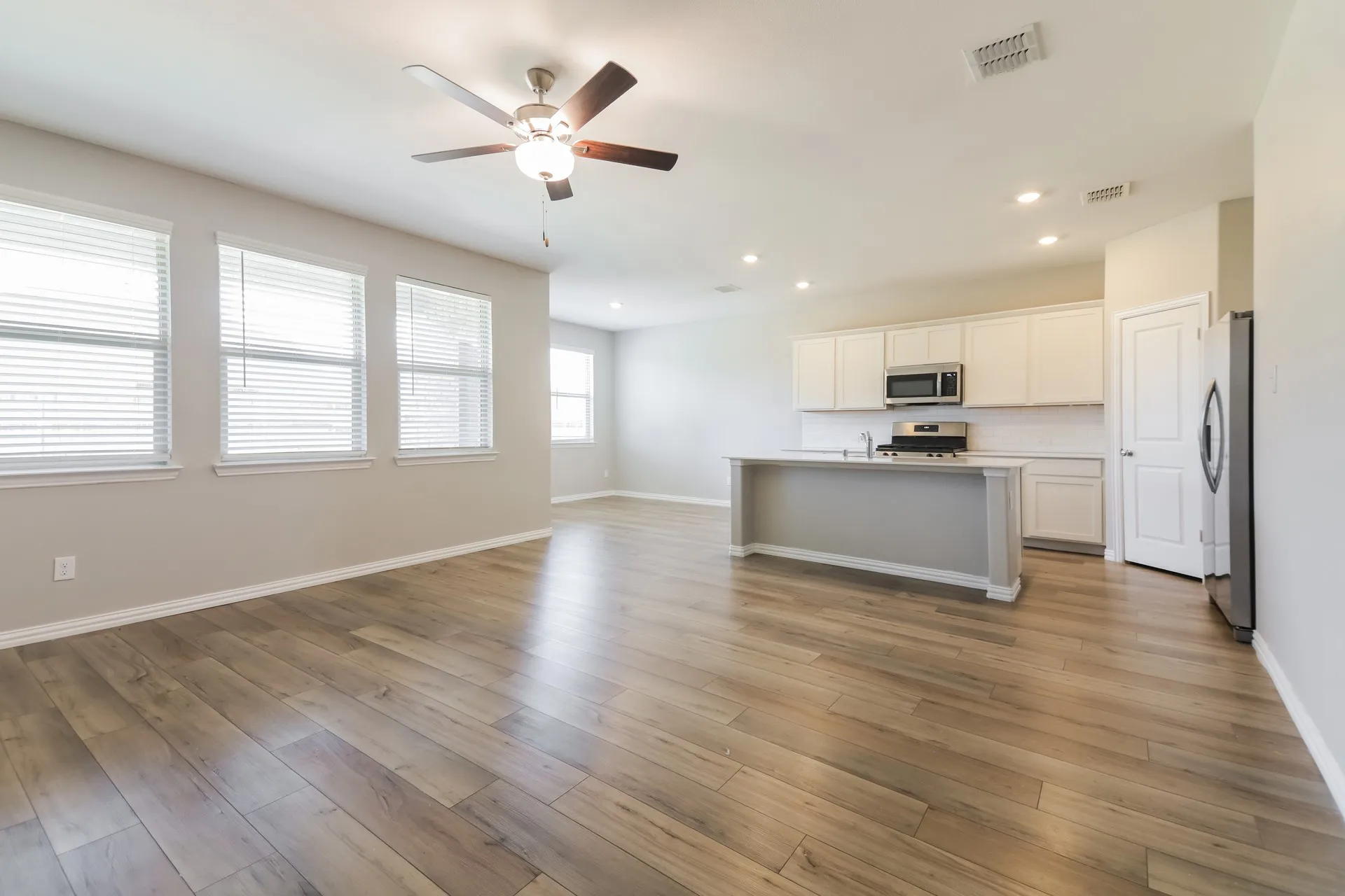 Single Family Residence For Rent in Denton County , 2324 O Keefe Drive, Little Elm, Texas 75068, 3 Bedroom, 2 Bathroom, 2 Garage spaces, 1,602 Sqft, built in 2023, mls#21368861, Real Estate Agent in Little Elm, Homes For Rent in Denton county, Homes For Rent in Little Elm, Realtor in Little Elm Texas, Real Estate Brokerage Independent Realty Texas, Luminita Cordes Realtor