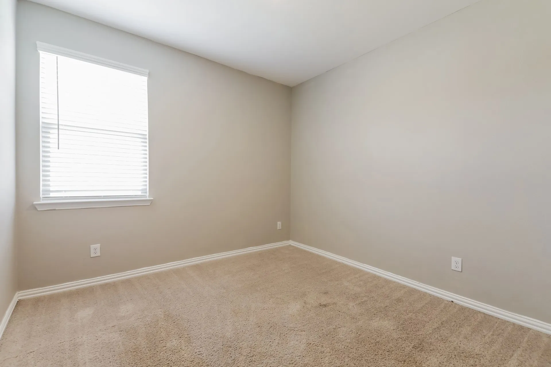 Single Family Residence For Rent in Denton County , 2324 O Keefe Drive, Little Elm, Texas 75068, 3 Bedroom, 2 Bathroom, 2 Garage spaces, 1,602 Sqft, built in 2023, mls#21368861, Real Estate Agent in Little Elm, Homes For Rent in Denton county, Homes For Rent in Little Elm, Realtor in Little Elm Texas, Real Estate Brokerage Independent Realty Texas, Luminita Cordes Realtor