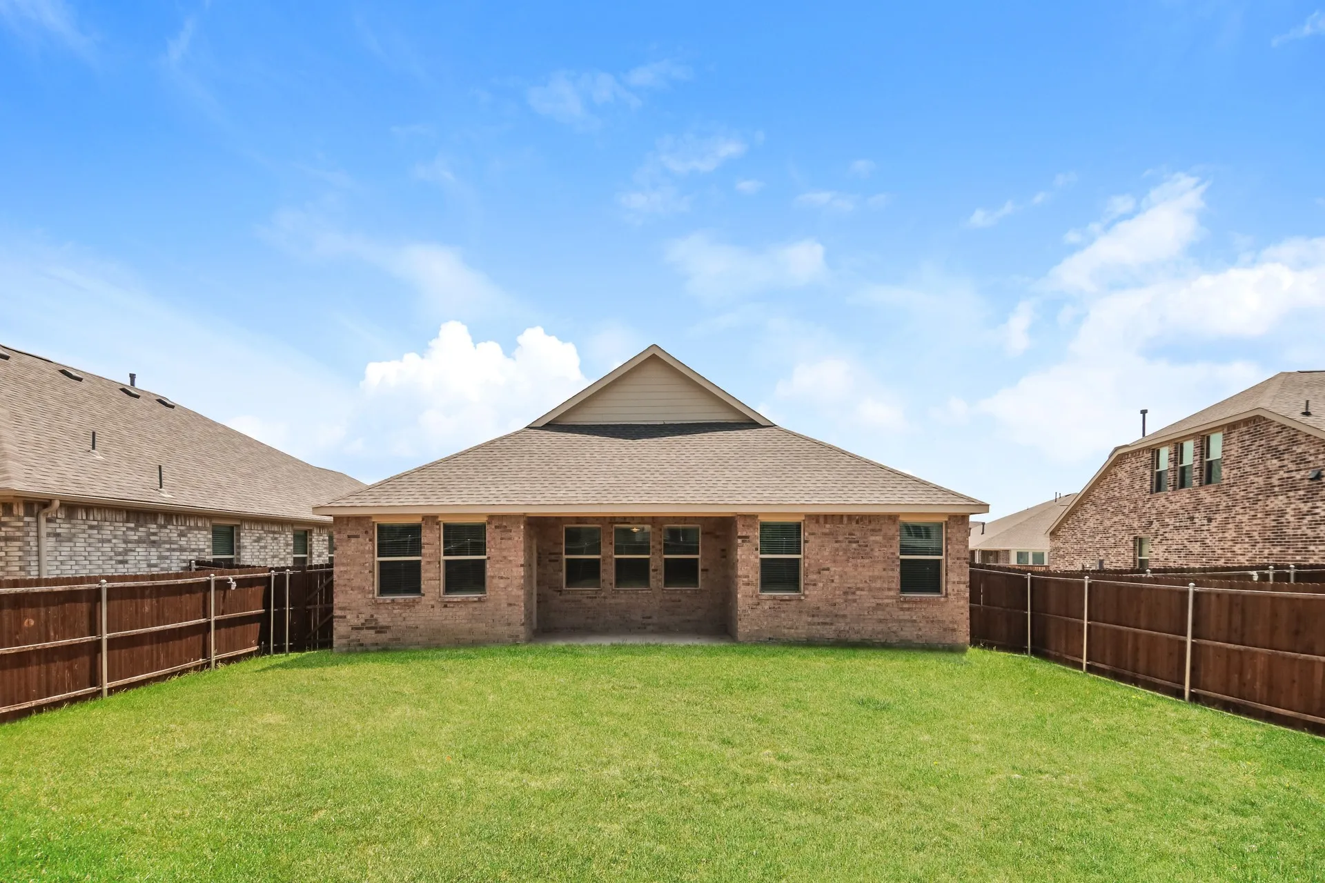 Single Family Residence For Rent in Denton County , 2324 O Keefe Drive, Little Elm, Texas 75068, 3 Bedroom, 2 Bathroom, 2 Garage spaces, 1,602 Sqft, built in 2023, mls#21368861, Real Estate Agent in Little Elm, Homes For Rent in Denton county, Homes For Rent in Little Elm, Realtor in Little Elm Texas, Real Estate Brokerage Independent Realty Texas, Luminita Cordes Realtor