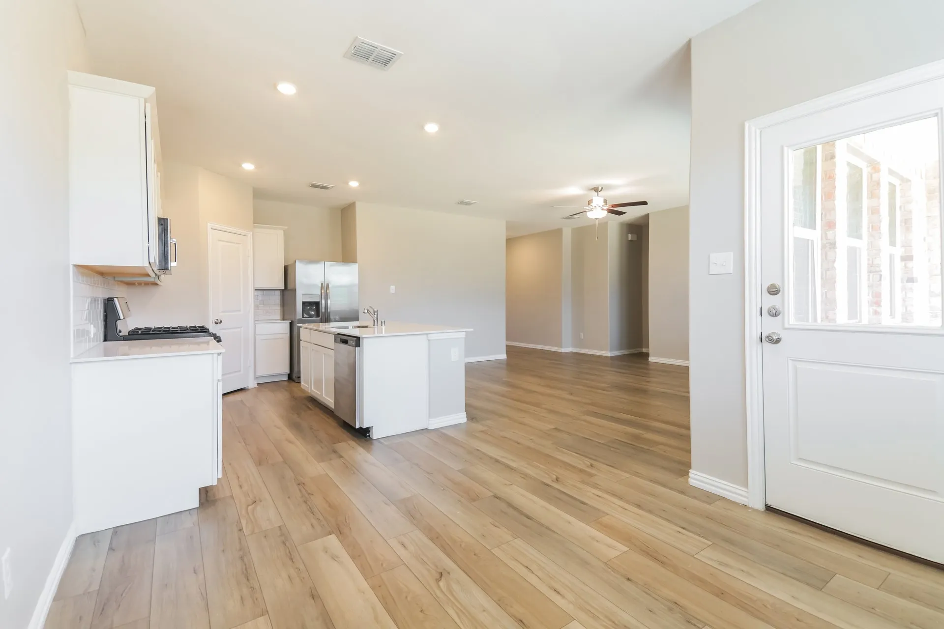 Single Family Residence For Rent in Denton County , 2324 O Keefe Drive, Little Elm, Texas 75068, 3 Bedroom, 2 Bathroom, 2 Garage spaces, 1,602 Sqft, built in 2023, mls#21368861, Real Estate Agent in Little Elm, Homes For Rent in Denton county, Homes For Rent in Little Elm, Realtor in Little Elm Texas, Real Estate Brokerage Independent Realty Texas, Luminita Cordes Realtor