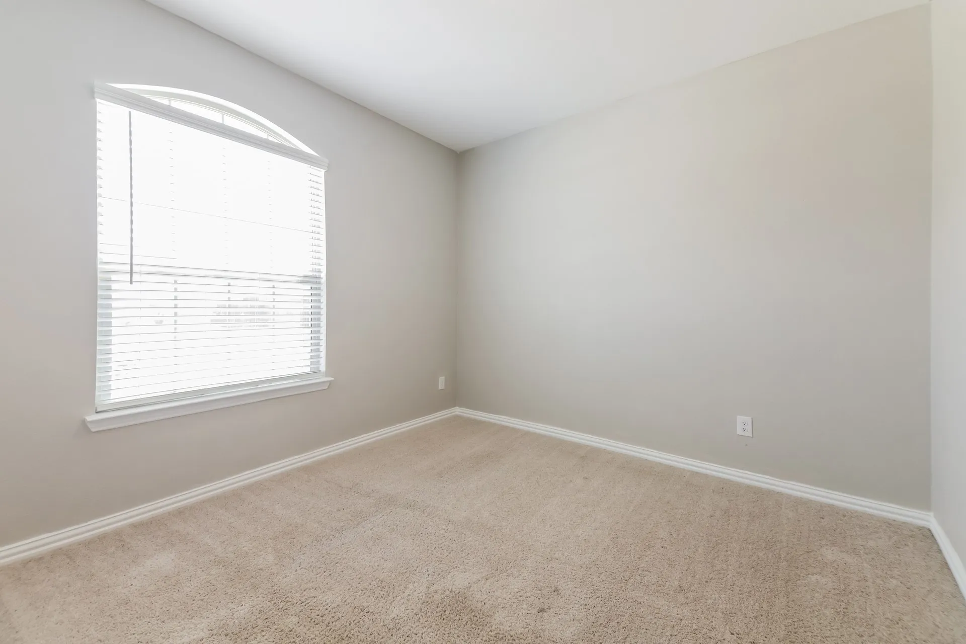 Single Family Residence For Rent in Denton County , 2324 O Keefe Drive, Little Elm, Texas 75068, 3 Bedroom, 2 Bathroom, 2 Garage spaces, 1,602 Sqft, built in 2023, mls#21368861, Real Estate Agent in Little Elm, Homes For Rent in Denton county, Homes For Rent in Little Elm, Realtor in Little Elm Texas, Real Estate Brokerage Independent Realty Texas, Luminita Cordes Realtor