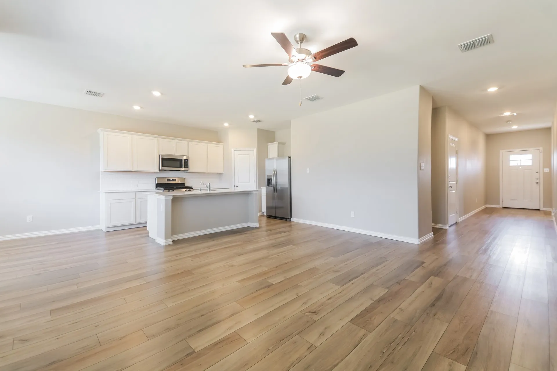 Single Family Residence For Rent in Denton County , 2324 O Keefe Drive, Little Elm, Texas 75068, 3 Bedroom, 2 Bathroom, 2 Garage spaces, 1,602 Sqft, built in 2023, mls#21368861, Real Estate Agent in Little Elm, Homes For Rent in Denton county, Homes For Rent in Little Elm, Realtor in Little Elm Texas, Real Estate Brokerage Independent Realty Texas, Luminita Cordes Realtor