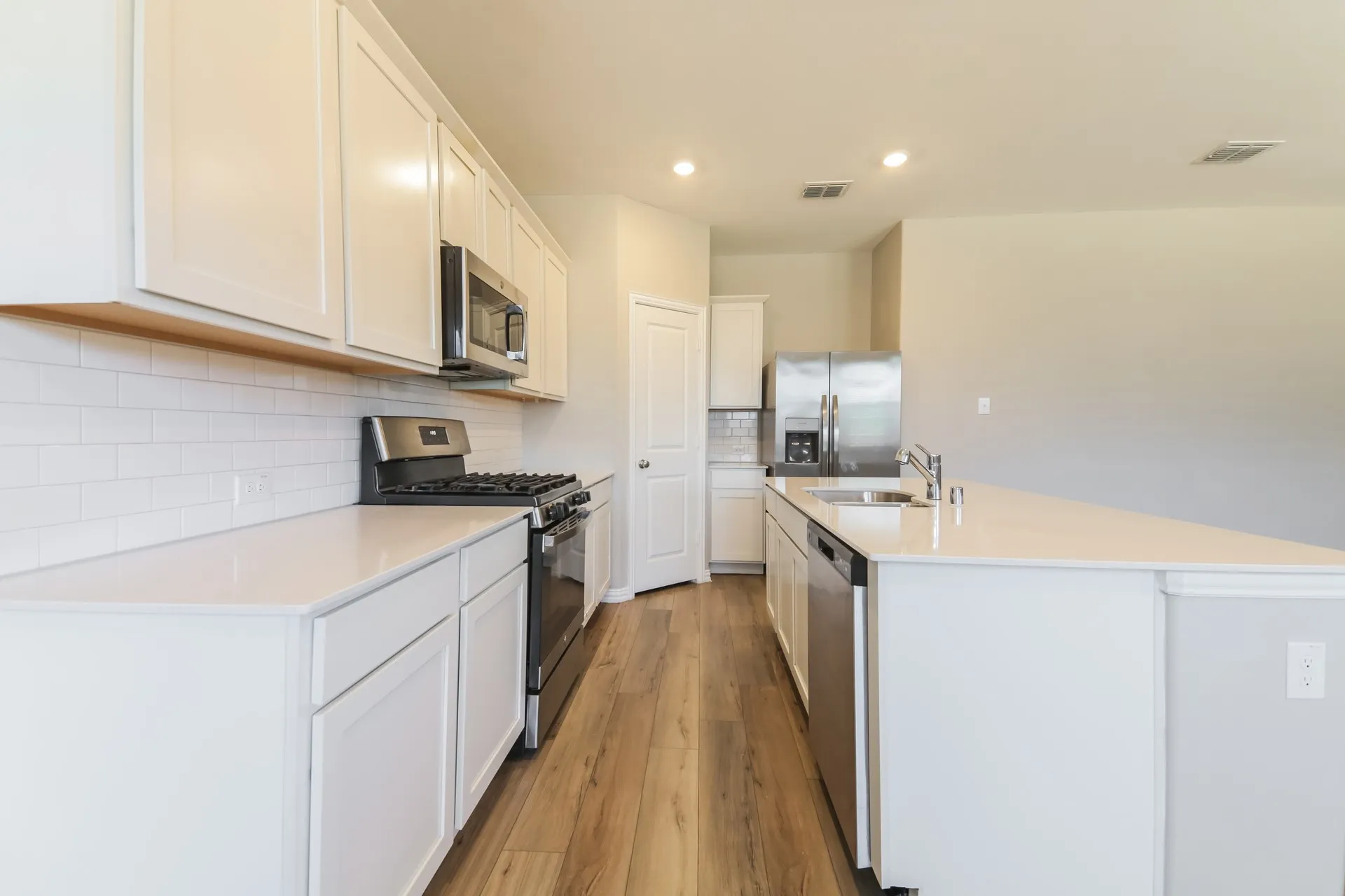 Single Family Residence For Rent in Denton County , 2324 O Keefe Drive, Little Elm, Texas 75068, 3 Bedroom, 2 Bathroom, 2 Garage spaces, 1,602 Sqft, built in 2023, mls#21368861, Real Estate Agent in Little Elm, Homes For Rent in Denton county, Homes For Rent in Little Elm, Realtor in Little Elm Texas, Real Estate Brokerage Independent Realty Texas, Luminita Cordes Realtor