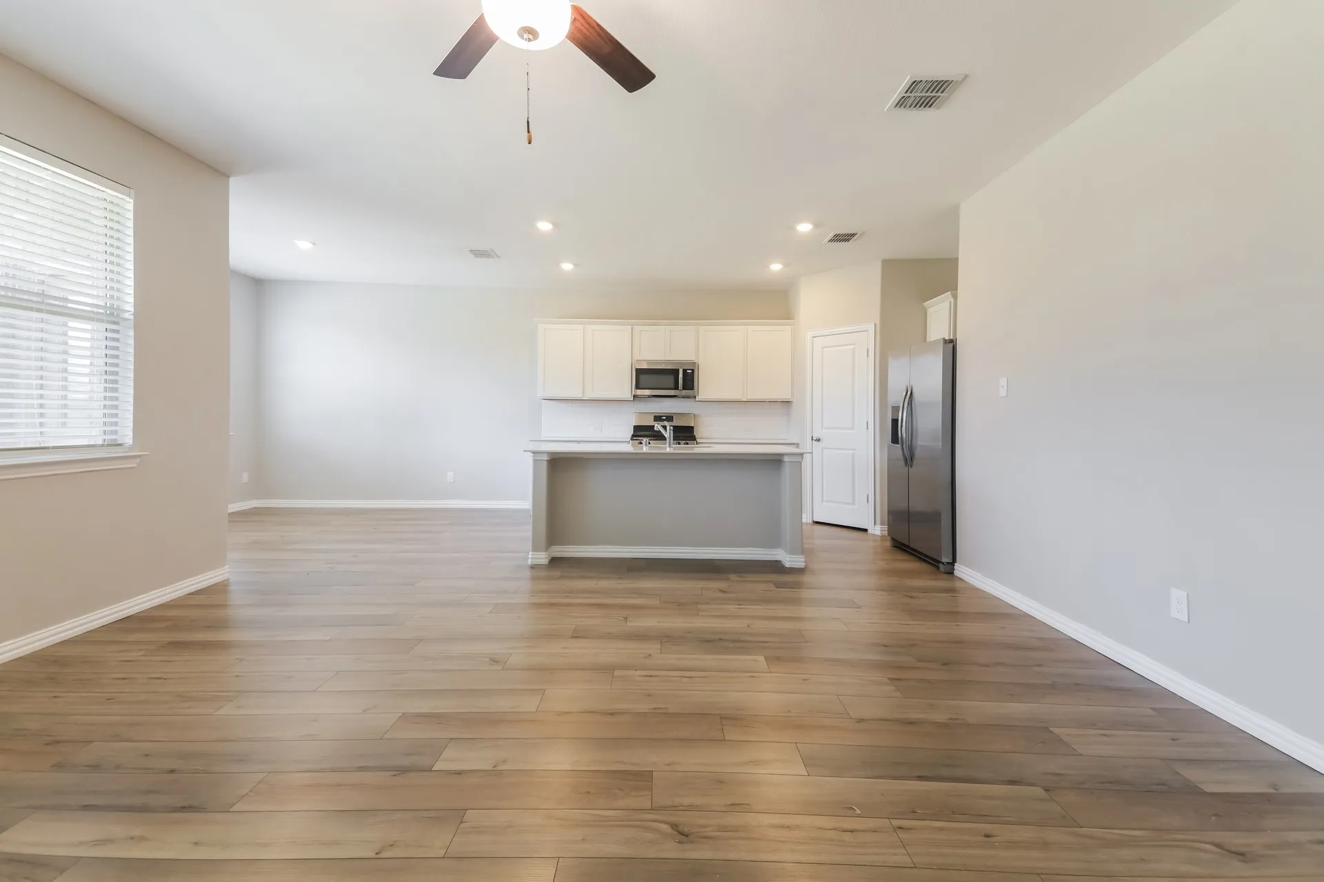 Single Family Residence For Rent in Denton County , 2324 O Keefe Drive, Little Elm, Texas 75068, 3 Bedroom, 2 Bathroom, 2 Garage spaces, 1,602 Sqft, built in 2023, mls#21368861, Real Estate Agent in Little Elm, Homes For Rent in Denton county, Homes For Rent in Little Elm, Realtor in Little Elm Texas, Real Estate Brokerage Independent Realty Texas, Luminita Cordes Realtor
