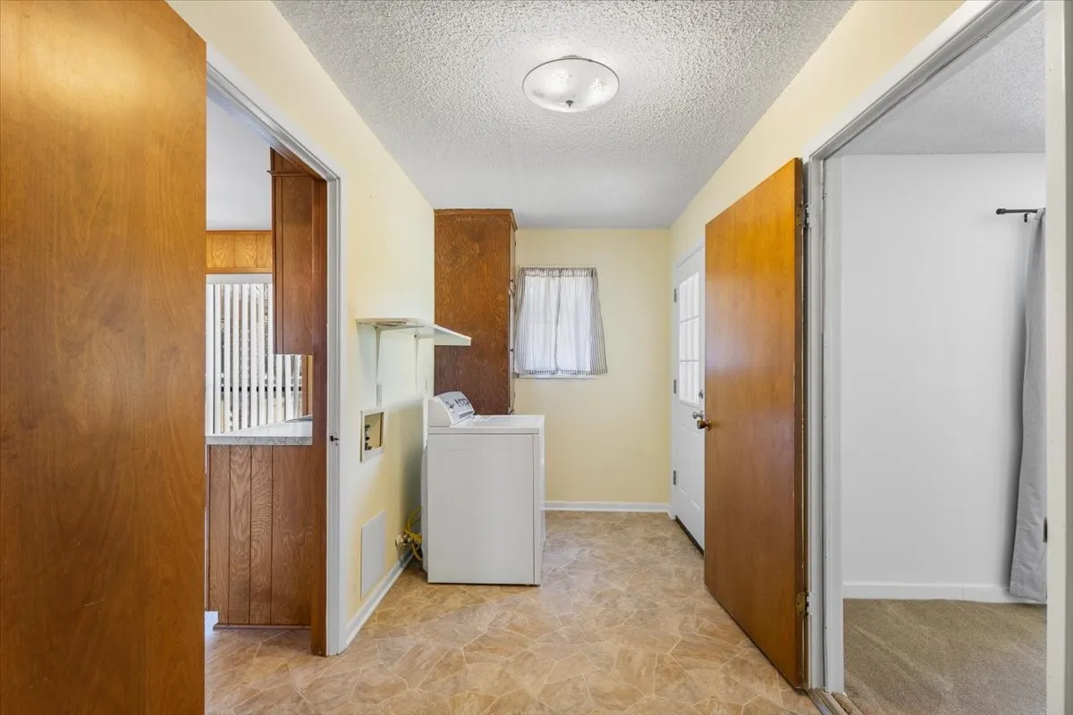 Farm For Sale in Anderson County , 1000 County Road 1208, Grapeland, Texas 75844, 3 Bedroom, 2 Bathroom, Garage spaces, 1,974 Sqft, built in 1978, mls#21368790, Real Estate Agent in Grapeland, Homes For Sale in Anderson county, Homes For Sale in Grapeland, Realtor in Grapeland Texas, Real Estate Brokerage Independent Realty Texas, Luminita Cordes Realtor