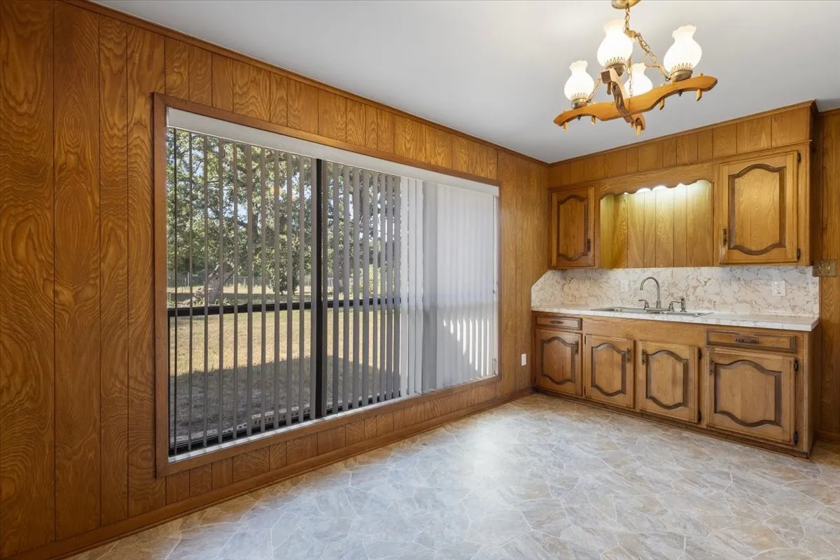 Farm For Sale in Anderson County , 1000 County Road 1208, Grapeland, Texas 75844, 3 Bedroom, 2 Bathroom, Garage spaces, 1,974 Sqft, built in 1978, mls#21368790, Real Estate Agent in Grapeland, Homes For Sale in Anderson county, Homes For Sale in Grapeland, Realtor in Grapeland Texas, Real Estate Brokerage Independent Realty Texas, Luminita Cordes Realtor