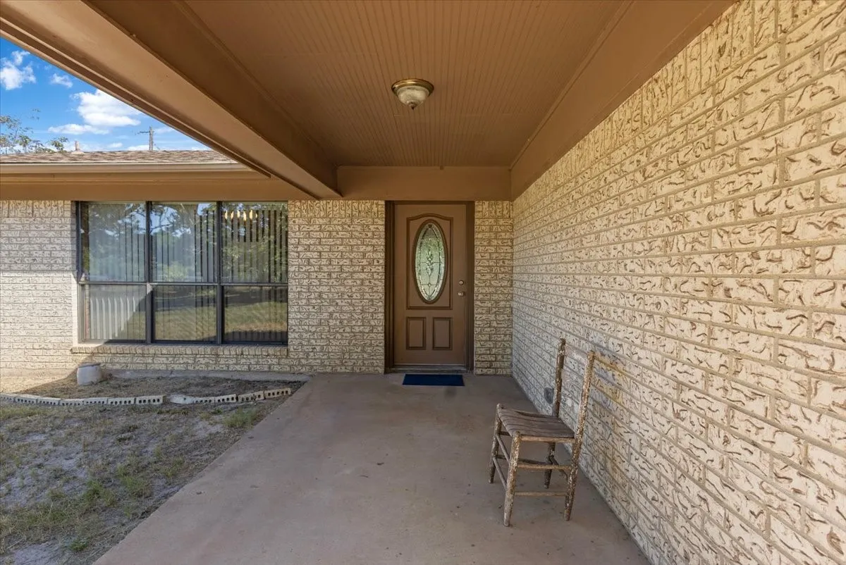 Farm For Sale in Anderson County , 1000 County Road 1208, Grapeland, Texas 75844, 3 Bedroom, 2 Bathroom, Garage spaces, 1,974 Sqft, built in 1978, mls#21368790, Real Estate Agent in Grapeland, Homes For Sale in Anderson county, Homes For Sale in Grapeland, Realtor in Grapeland Texas, Real Estate Brokerage Independent Realty Texas, Luminita Cordes Realtor