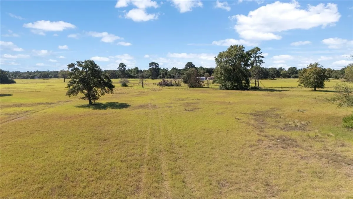 Farm For Sale in Anderson County , 1000 County Road 1208, Grapeland, Texas 75844, 3 Bedroom, 2 Bathroom, Garage spaces, 1,974 Sqft, built in 1978, mls#21368790, Real Estate Agent in Grapeland, Homes For Sale in Anderson county, Homes For Sale in Grapeland, Realtor in Grapeland Texas, Real Estate Brokerage Independent Realty Texas, Luminita Cordes Realtor