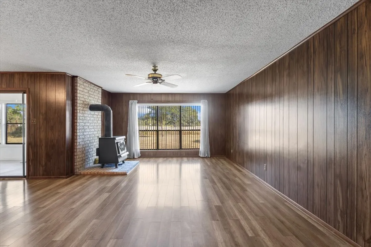 Farm For Sale in Anderson County , 1000 County Road 1208, Grapeland, Texas 75844, 3 Bedroom, 2 Bathroom, Garage spaces, 1,974 Sqft, built in 1978, mls#21368790, Real Estate Agent in Grapeland, Homes For Sale in Anderson county, Homes For Sale in Grapeland, Realtor in Grapeland Texas, Real Estate Brokerage Independent Realty Texas, Luminita Cordes Realtor