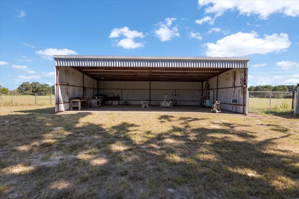 Farm For Sale in Anderson County , 1000 County Road 1208, Grapeland, Texas 75844, 3 Bedroom, 2 Bathroom, Garage spaces, 1,974 Sqft, built in 1978, mls#21368790, Real Estate Agent in Grapeland, Homes For Sale in Anderson county, Homes For Sale in Grapeland, Realtor in Grapeland Texas, Real Estate Brokerage Independent Realty Texas, Luminita Cordes Realtor