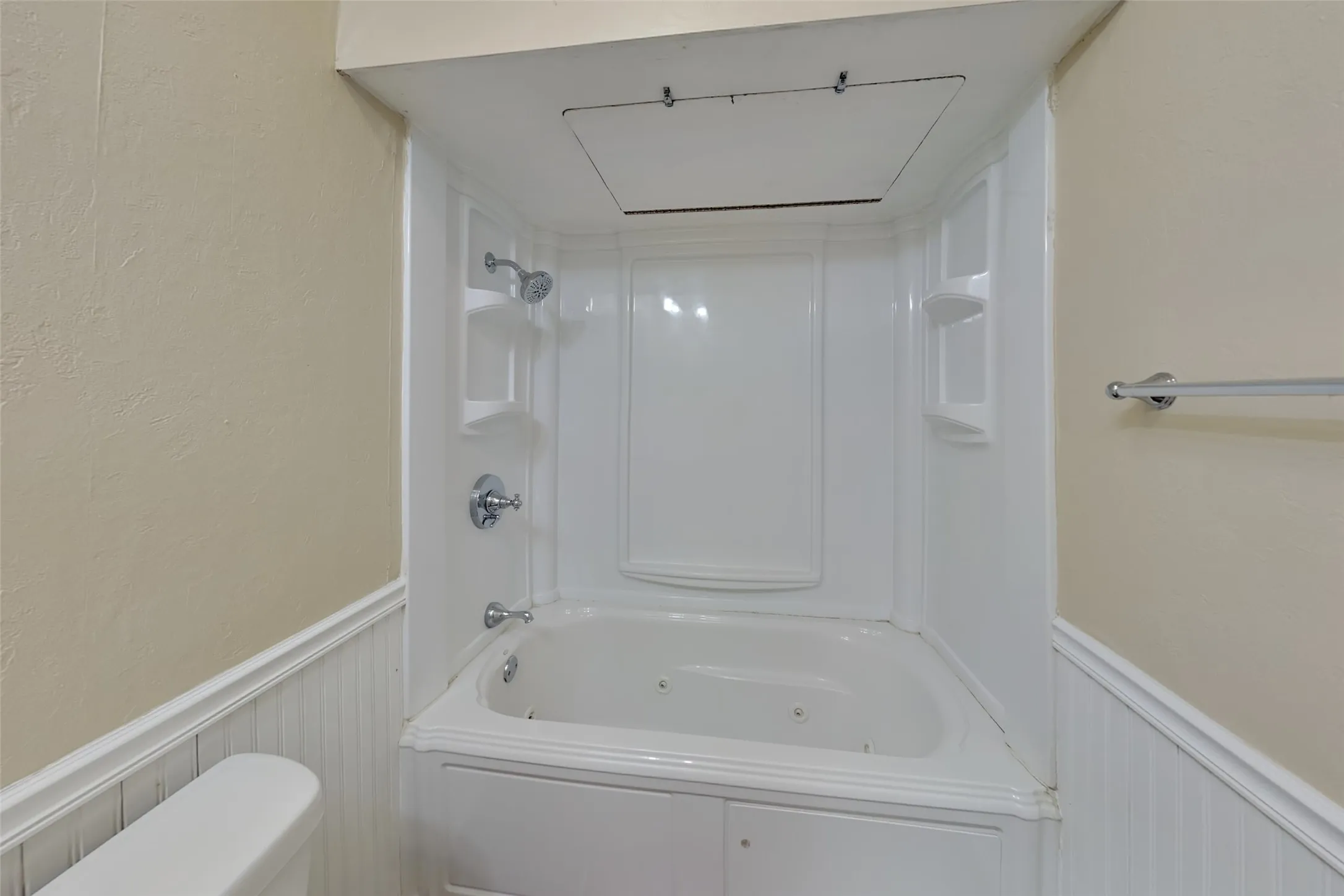 Single Family Residence For Rent in Collin County , 804 Rolling Ridge Drive, Allen, Texas 75002, 3 Bedroom, 2 Bathroom, 2 Garage spaces, 1,631 Sqft, built in 1980, mls#21368870, Real Estate Agent in Allen, Homes For Rent in Collin county, Homes For Rent in Allen, Realtor in Allen Texas, Real Estate Brokerage Independent Realty Texas, Luminita Cordes Realtor