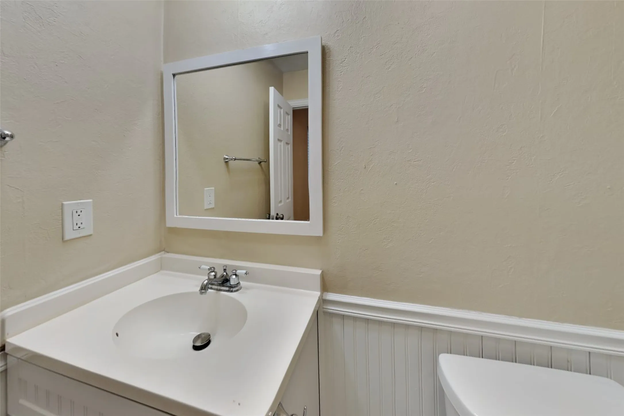 Single Family Residence For Rent in Collin County , 804 Rolling Ridge Drive, Allen, Texas 75002, 3 Bedroom, 2 Bathroom, 2 Garage spaces, 1,631 Sqft, built in 1980, mls#21368870, Real Estate Agent in Allen, Homes For Rent in Collin county, Homes For Rent in Allen, Realtor in Allen Texas, Real Estate Brokerage Independent Realty Texas, Luminita Cordes Realtor