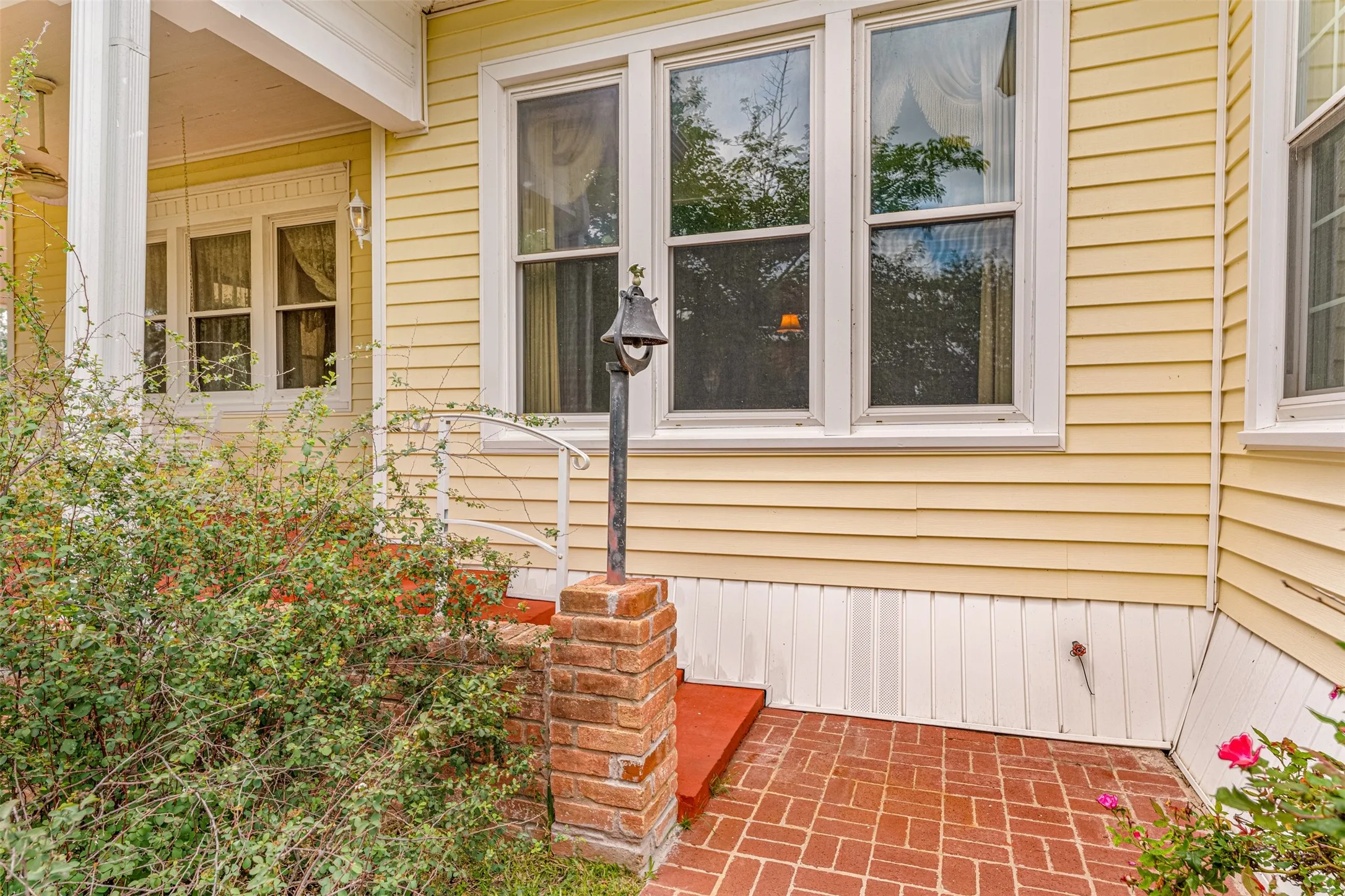 Side steps to another entrance of the home