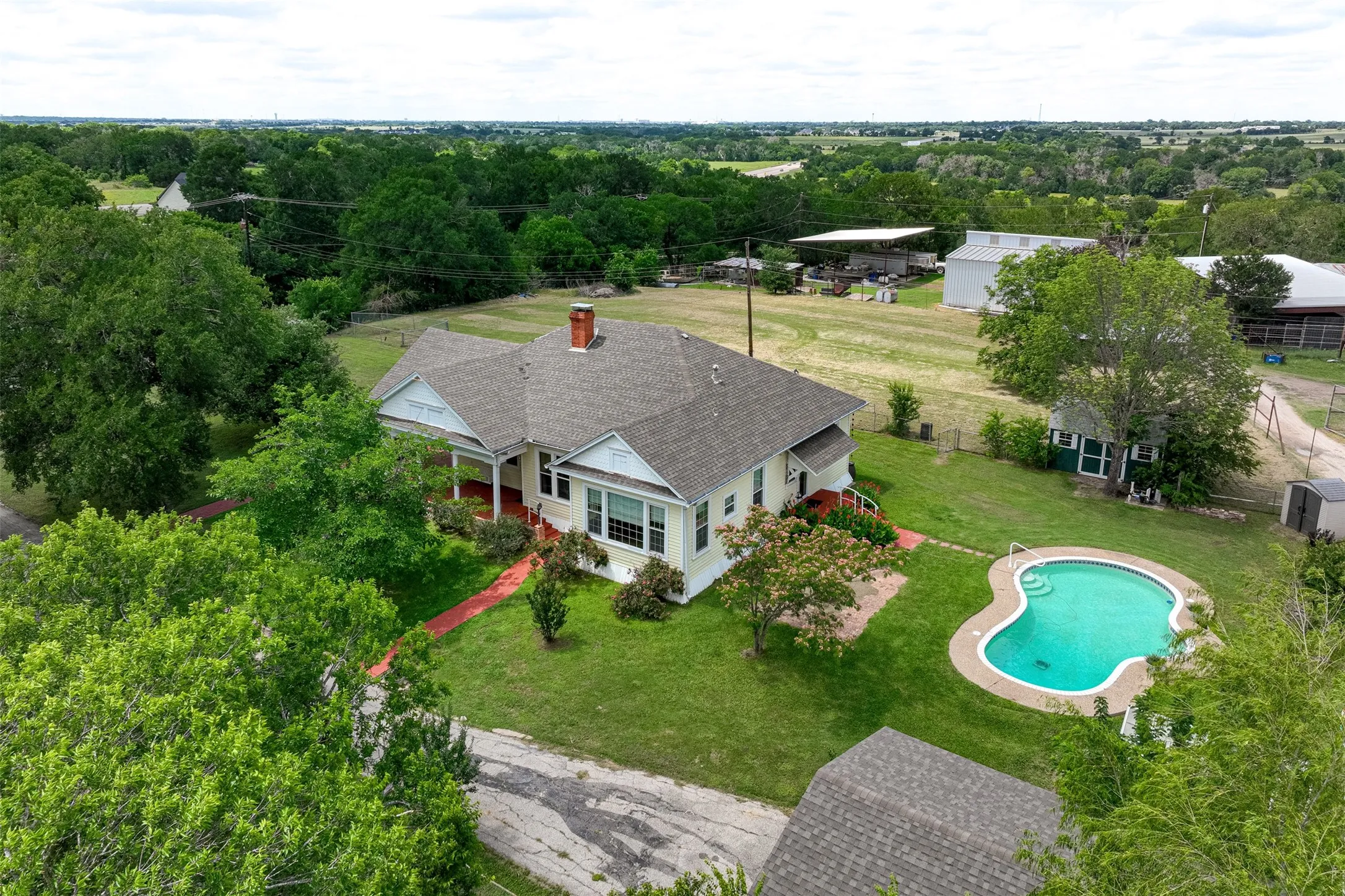 Single Family Residence For Sale in Mc Lennan County , 2967 S Old Robinson Road, Robinson, Texas 76655, 3 Bedroom, 2 Bathroom, 2 Garage spaces, 1,857 Sqft, built in 1929, mls#21368875, Real Estate Agent in Robinson, Homes For Sale in Mc Lennan county, Homes For Sale in Robinson, Realtor in Robinson Texas, Real Estate Brokerage Independent Realty Texas, Luminita Cordes Realtor